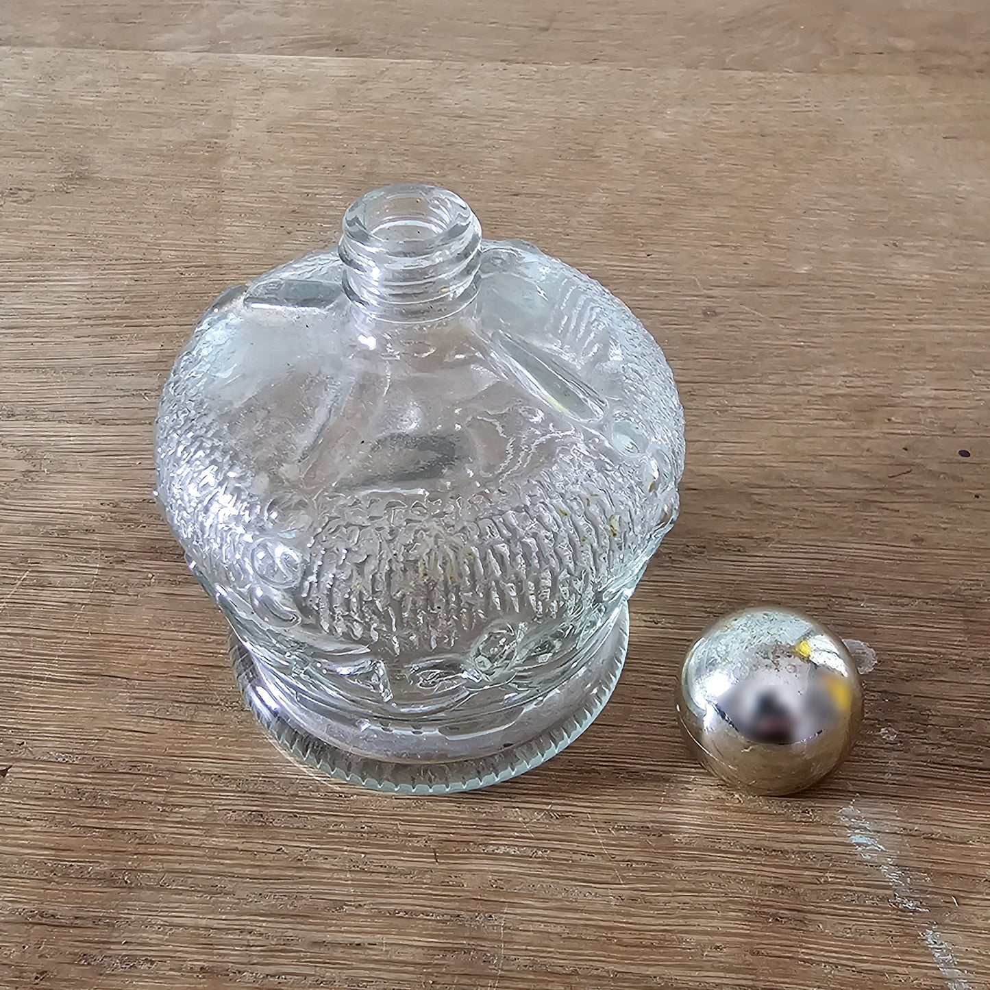 1960s/70s fleur-de-lys moulded glass perfume bottle with gold-tone screw top