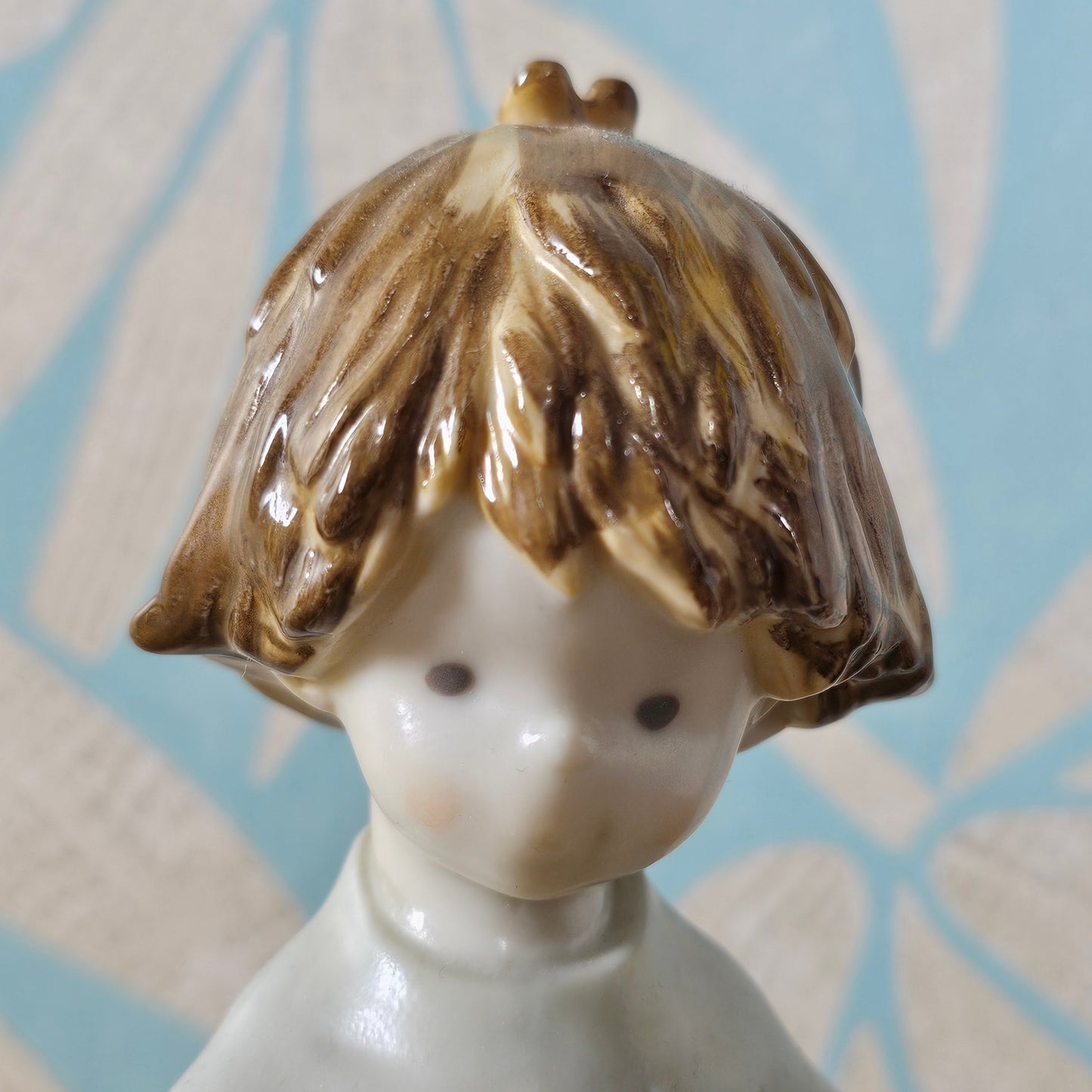 1988 Enesco Kinka girl holding flowers ceramic figurine