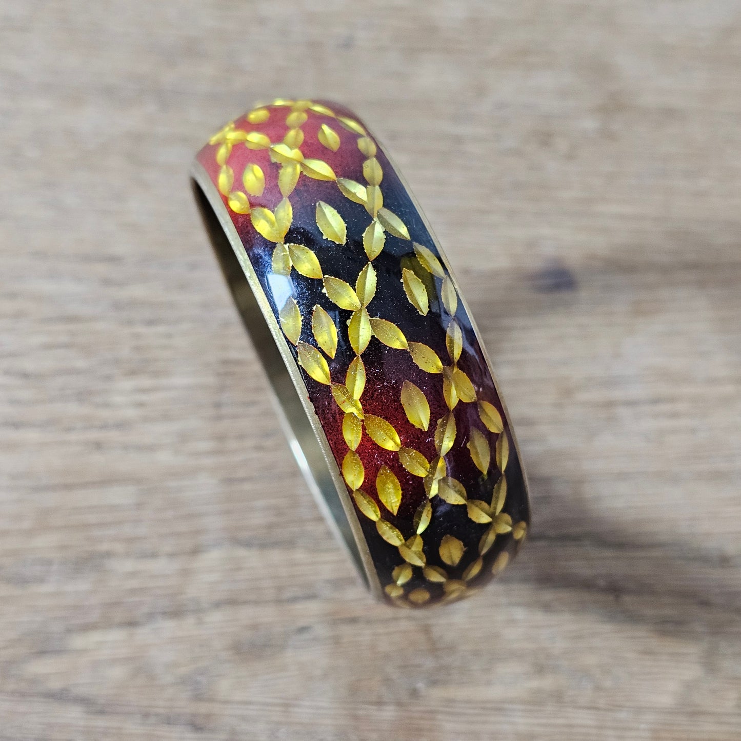 1980s burgundy black & gold leaf-effect resin domed bangle