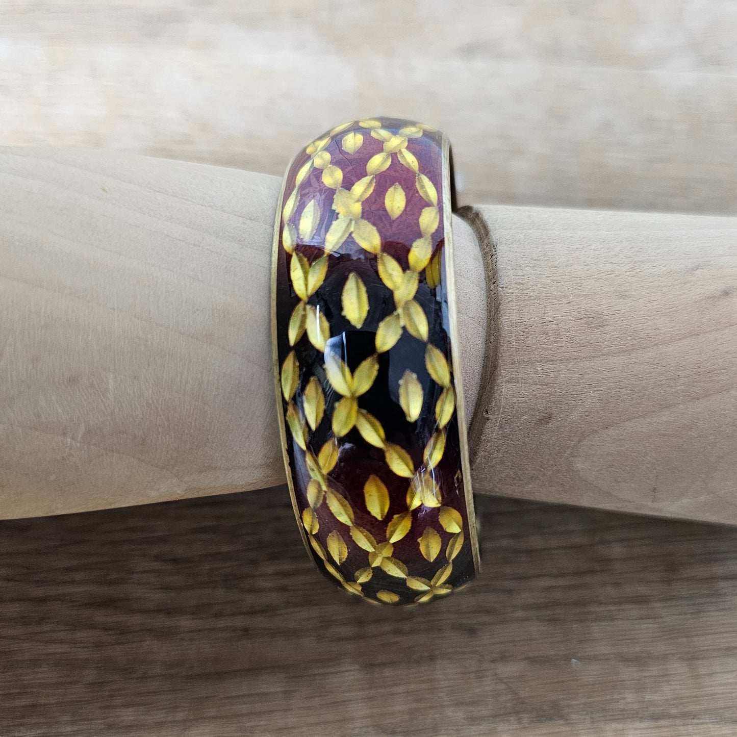 1980s burgundy black & gold leaf-effect resin domed bangle