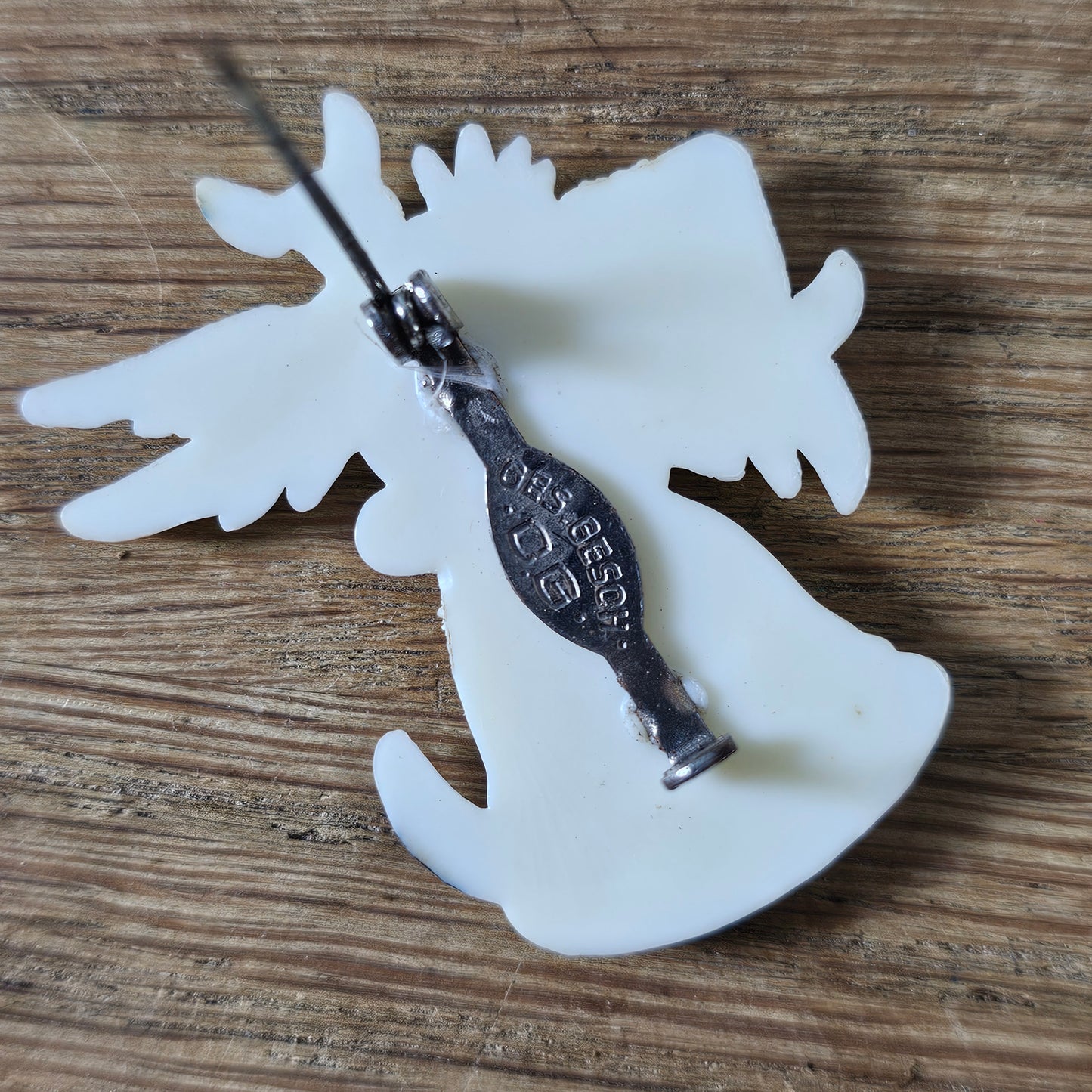 1930s/40s Ges. Gesch, Germany white plastic Scottie dog wearing headscarf brooch