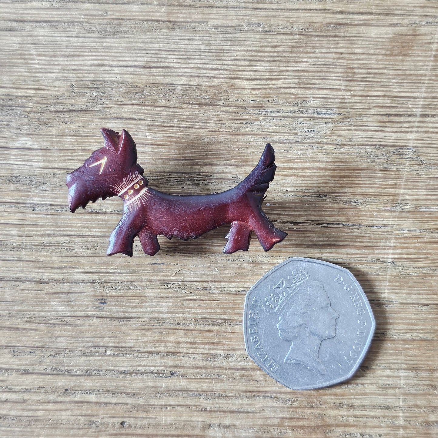 1930s/40s burgundy resin elongated Scottie dog brooch