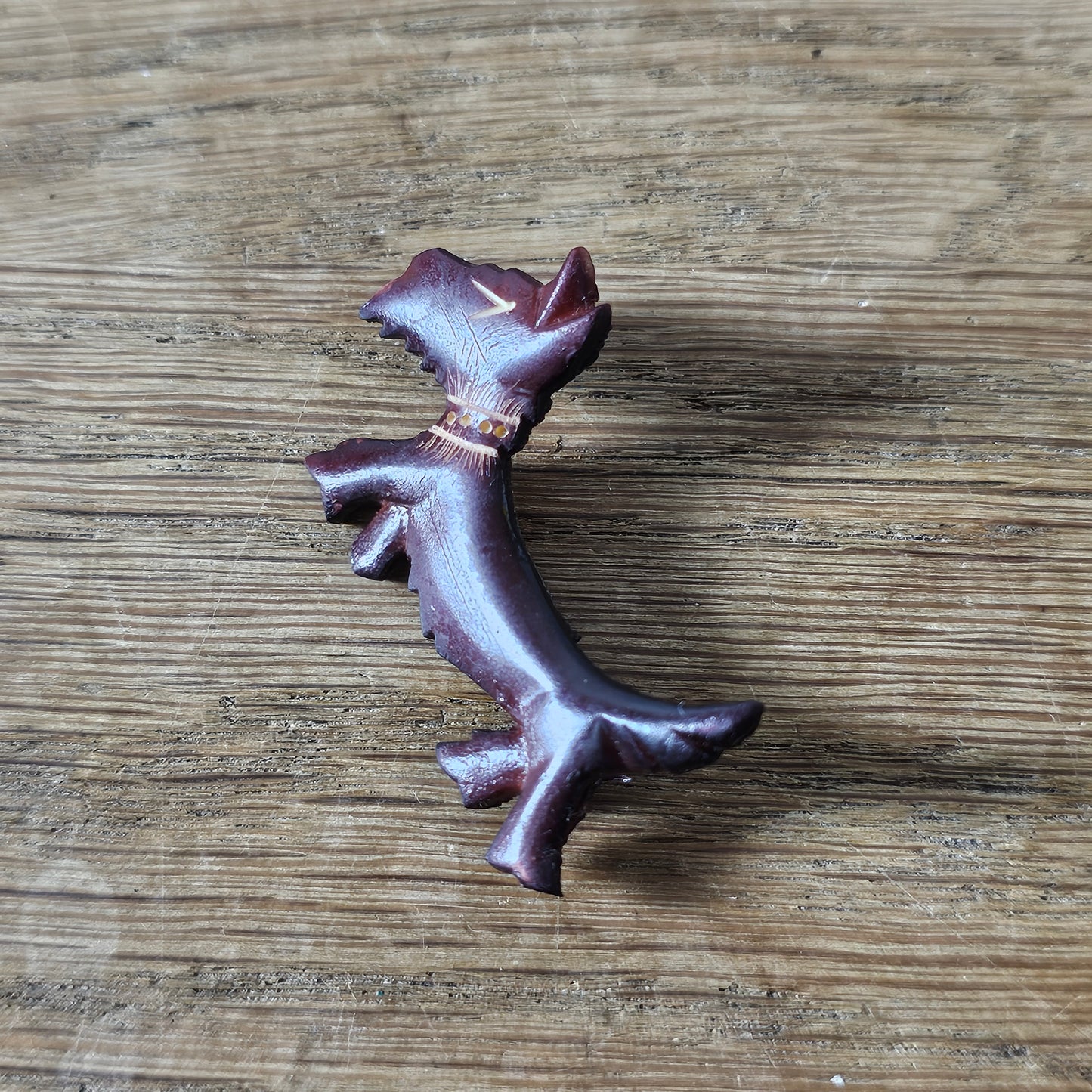 1930s/40s burgundy resin elongated Scottie dog brooch