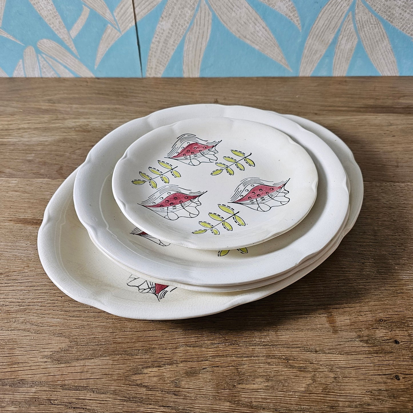 1950s Jas. Broadhurst & Sons Ltd "Hawaii" 4-piece ceramic plate set