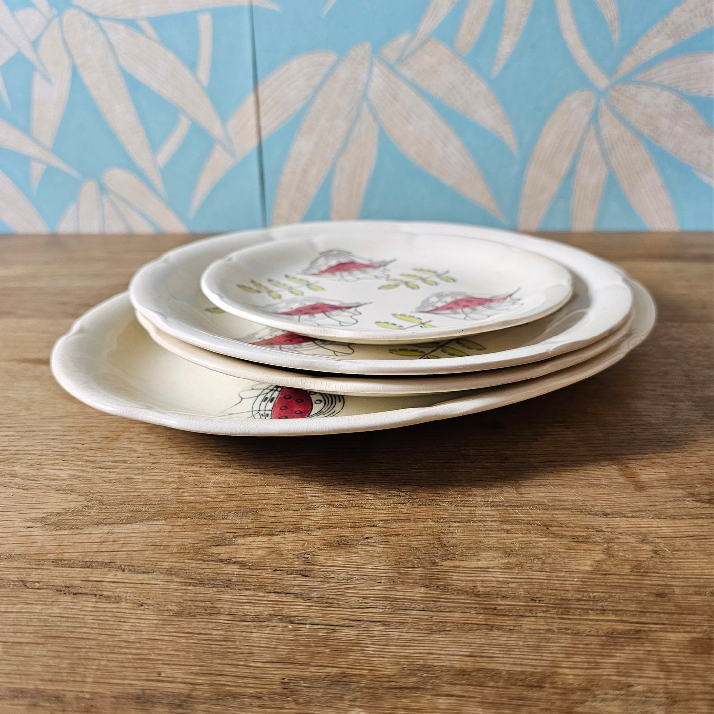 1950s Jas. Broadhurst & Sons Ltd "Hawaii" 4-piece ceramic plate set
