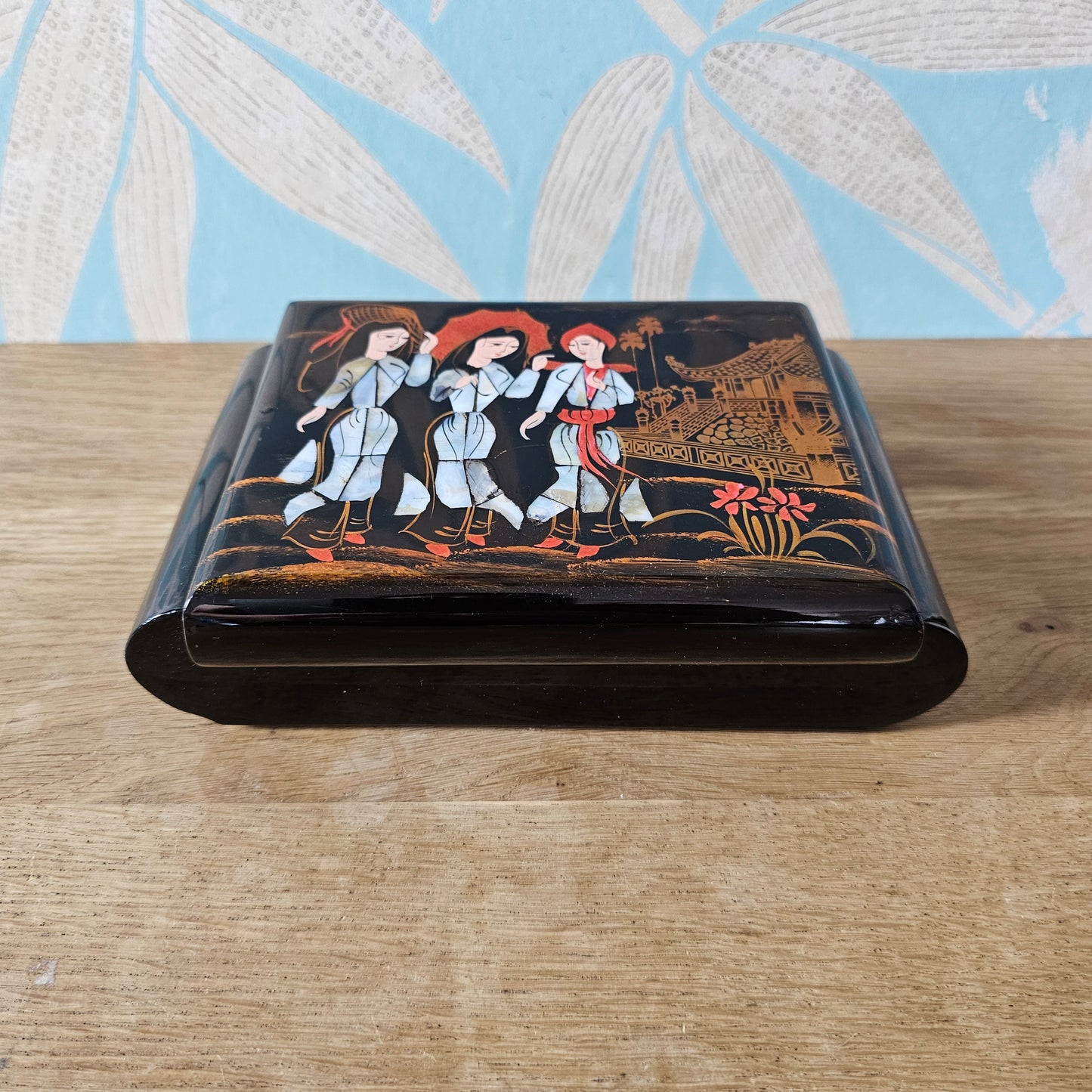 circa. 1960s black lacquer abalone shell oriental jewellery box