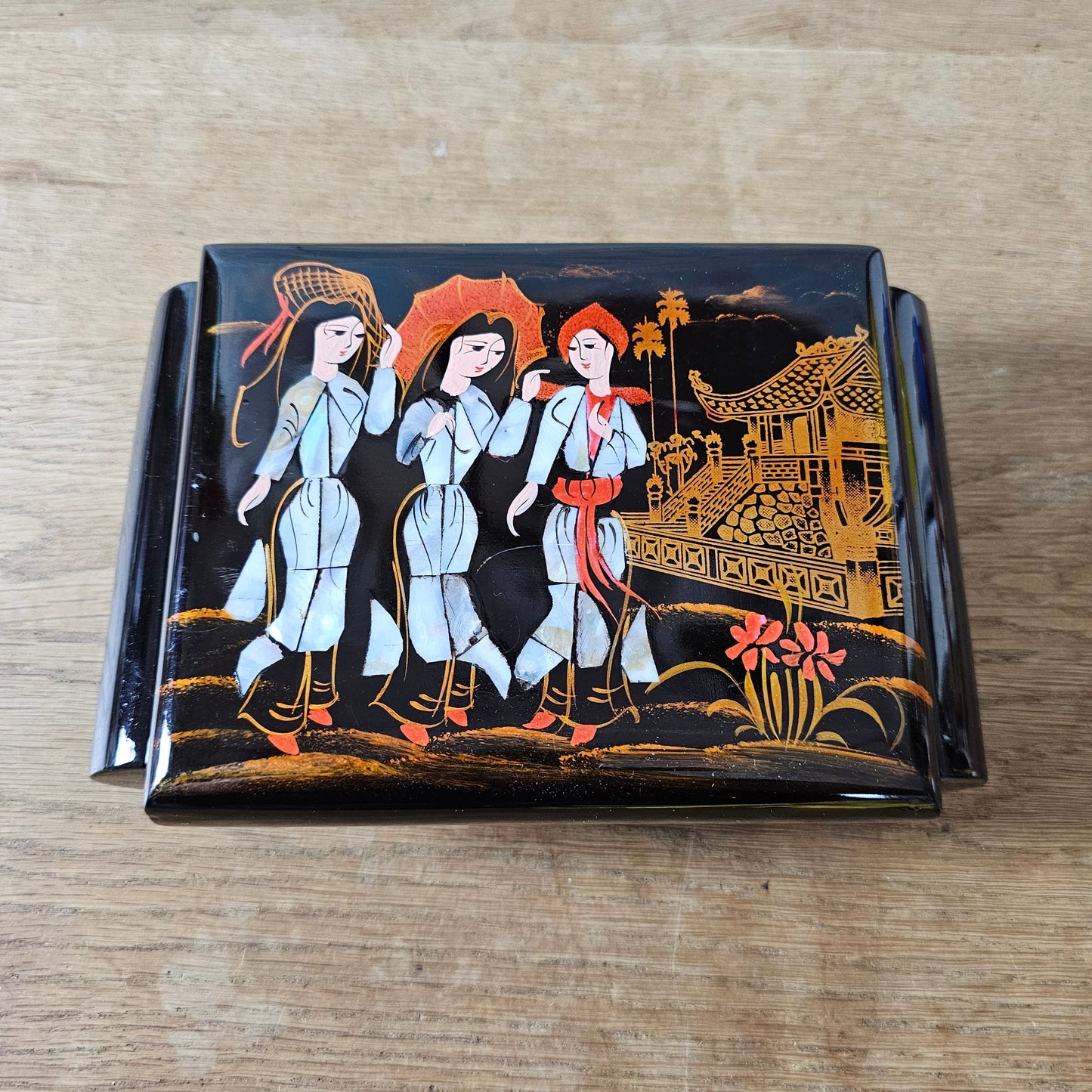 circa. 1960s black lacquer abalone shell oriental jewellery box