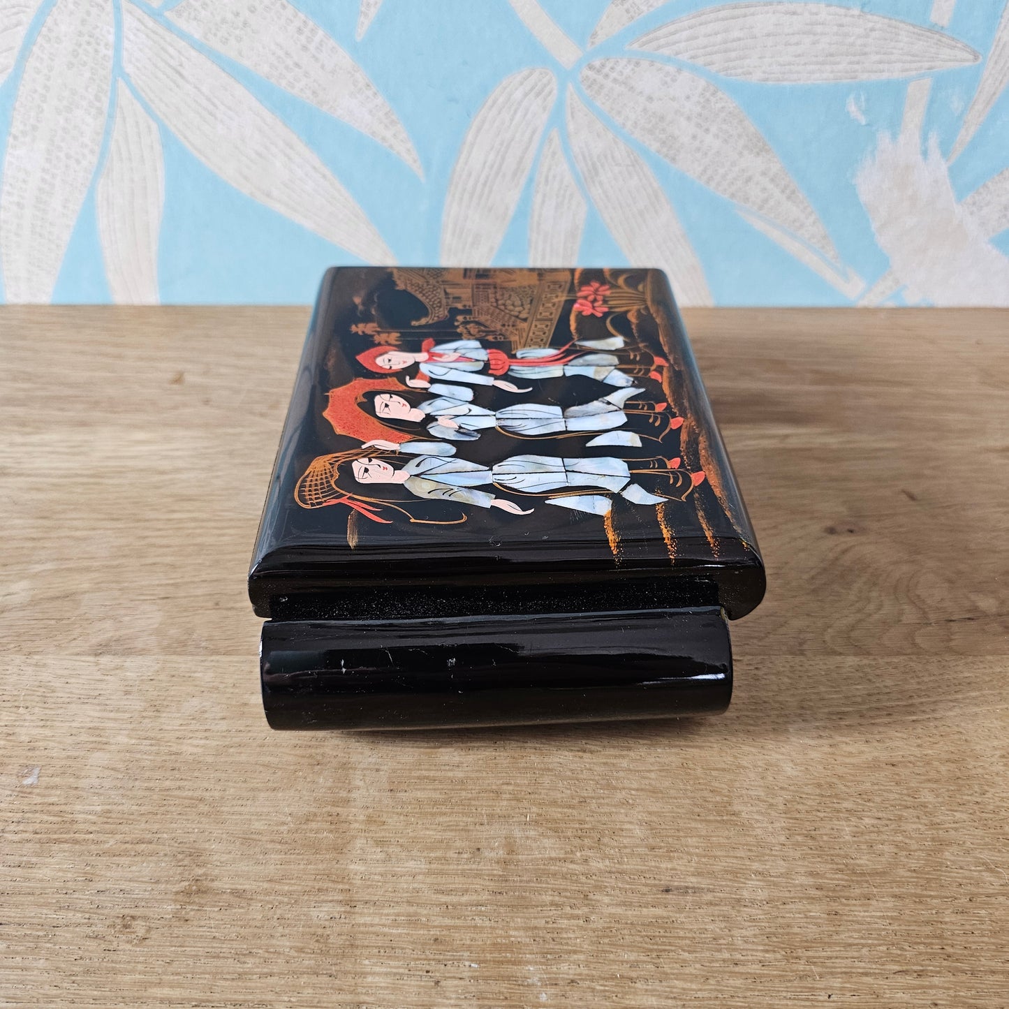 circa. 1960s black lacquer abalone shell oriental jewellery box