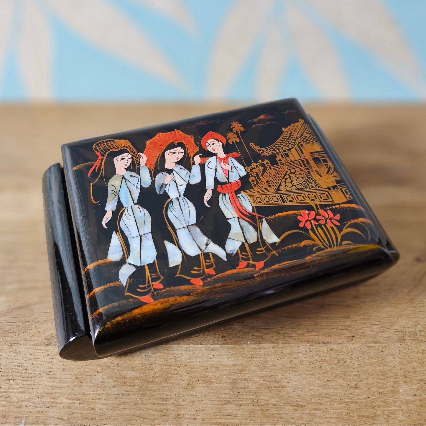 circa. 1960s black lacquer abalone shell oriental jewellery box