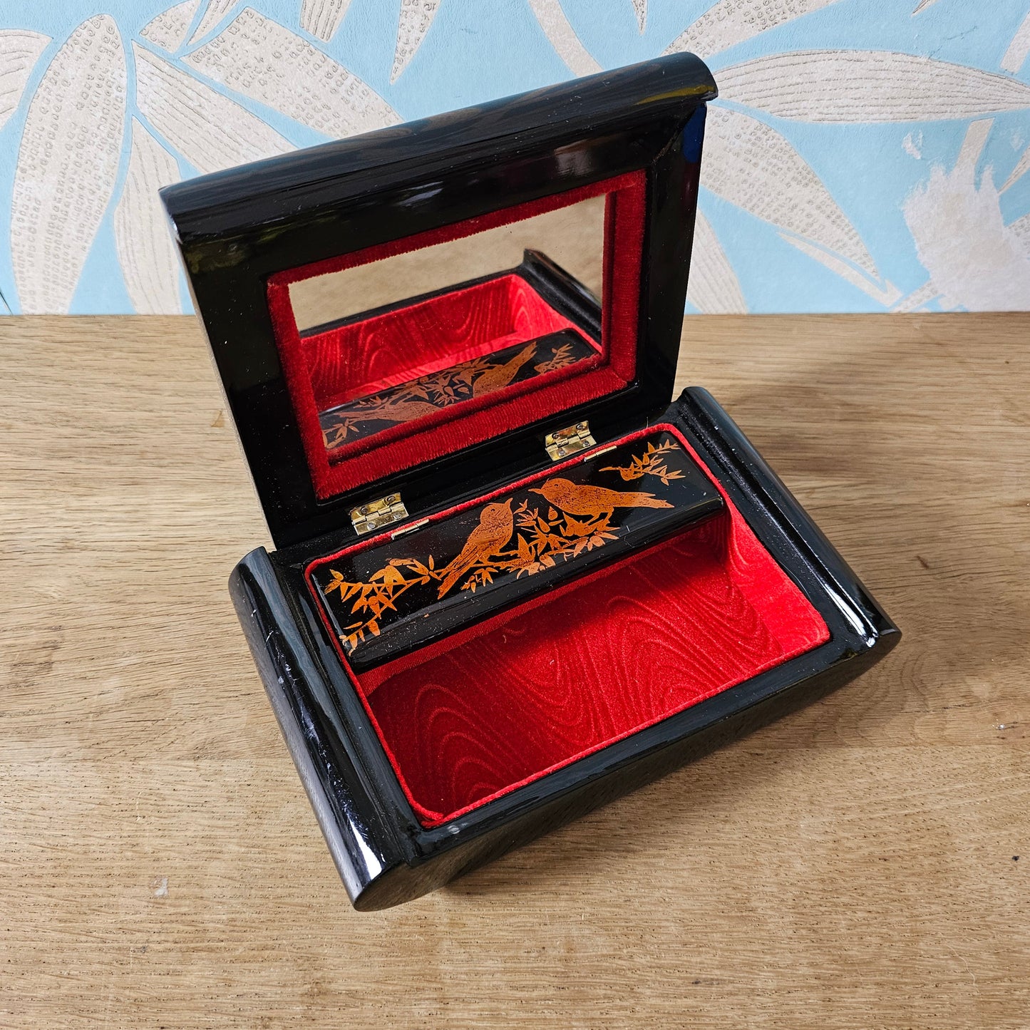 circa. 1960s black lacquer abalone shell oriental jewellery box