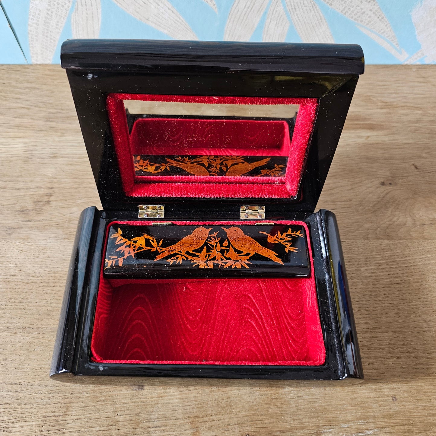circa. 1960s black lacquer abalone shell oriental jewellery box