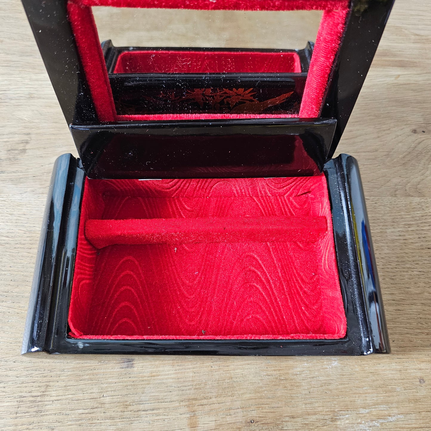 circa. 1960s black lacquer abalone shell oriental jewellery box