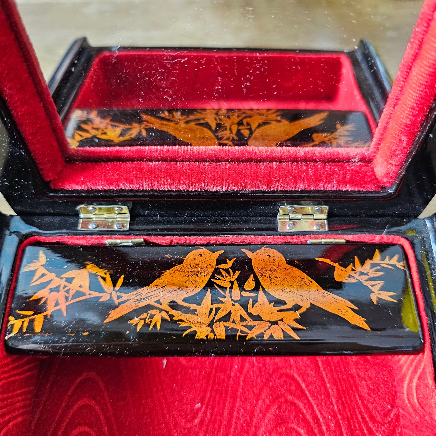 circa. 1960s black lacquer abalone shell oriental jewellery box