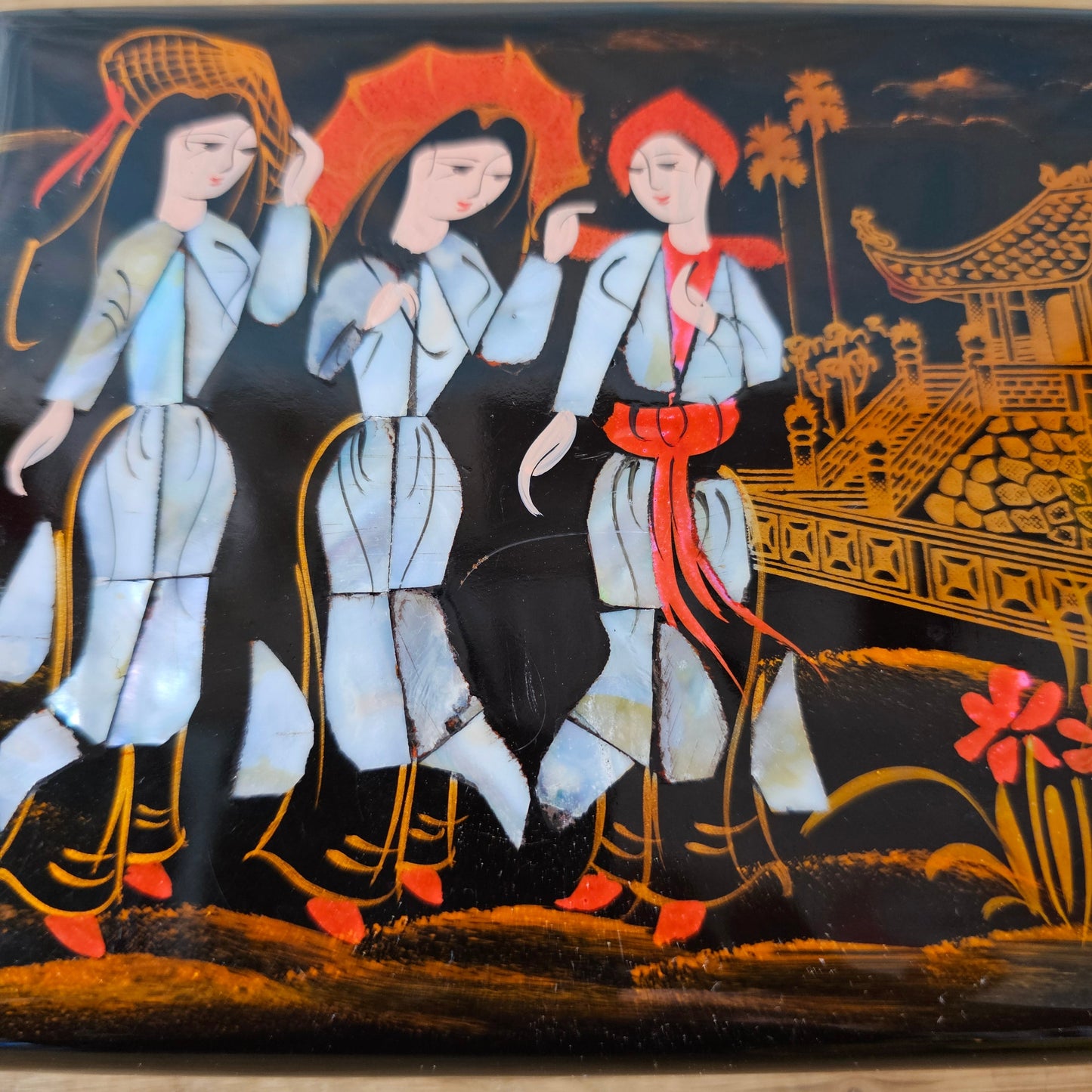 circa. 1960s black lacquer abalone shell oriental jewellery box