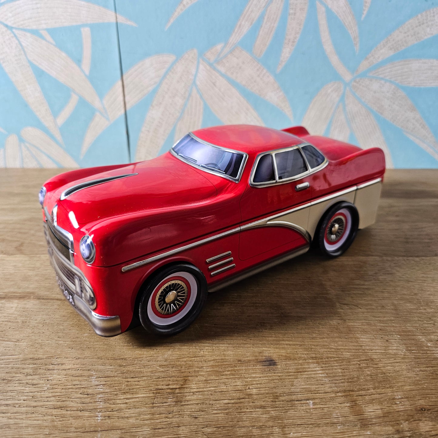 2021 Silver Crane Co. red classic car cookie tin