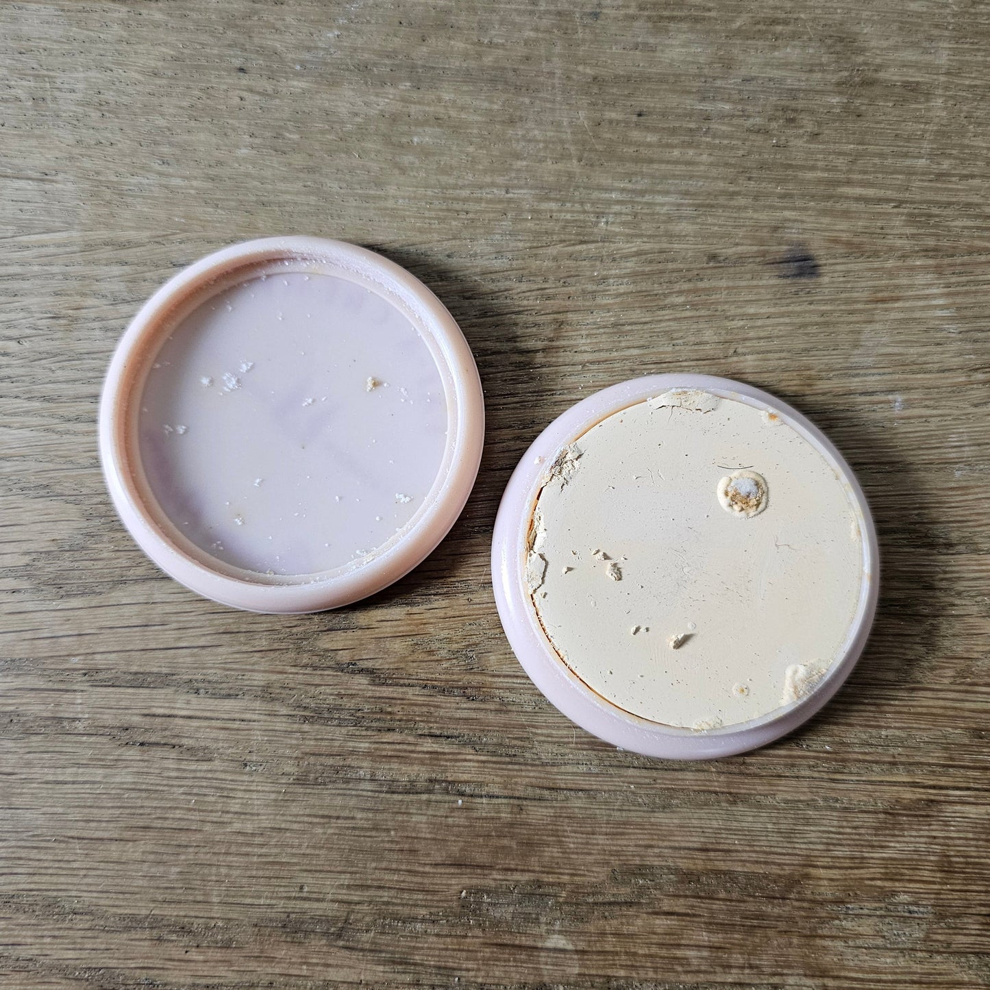 circa. 1950s Elizabeth Arden Pat-a-Creme 'Rachel' fashion make-up cream foundation