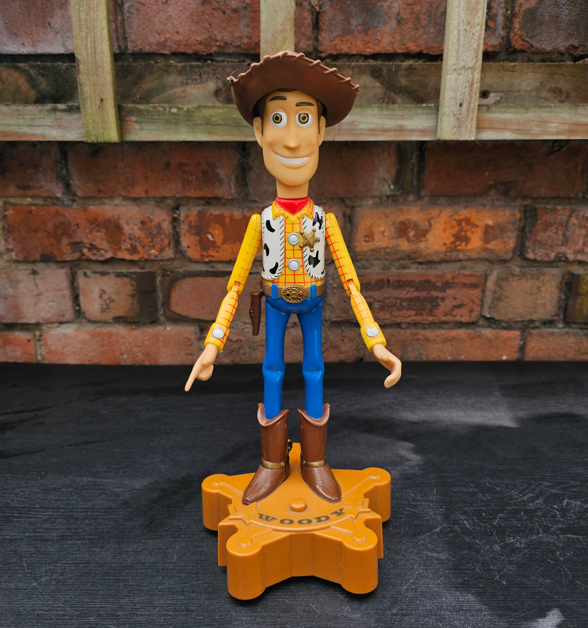 1999 Thinkway Disney Pixar Toy Story 2 Woody Talkin’ room guard