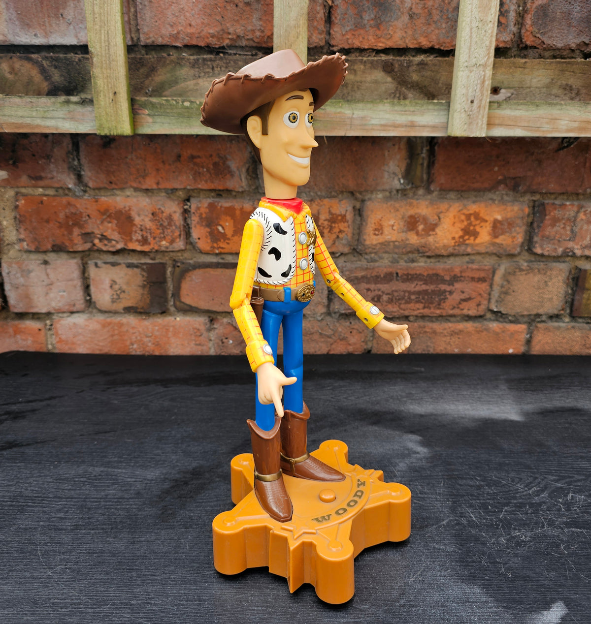 1999 Thinkway Disney Pixar Toy Story 2 Woody Talkin’ room guard