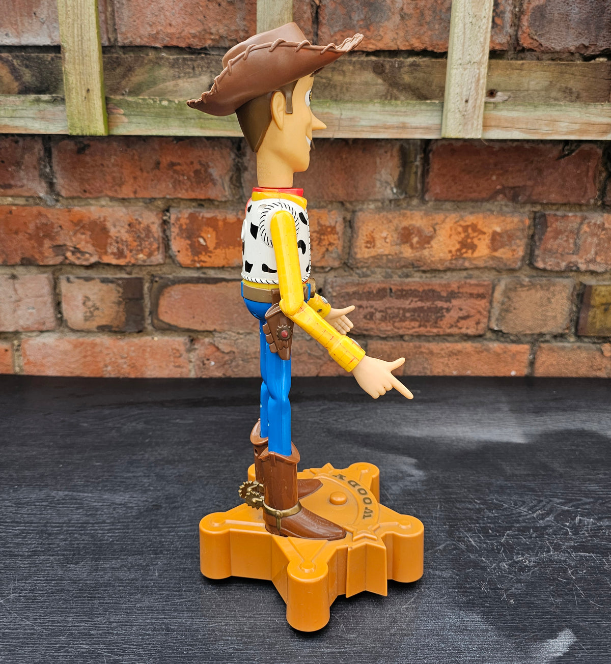 1999 Thinkway Disney Pixar Toy Story 2 Woody Talkin’ room guard