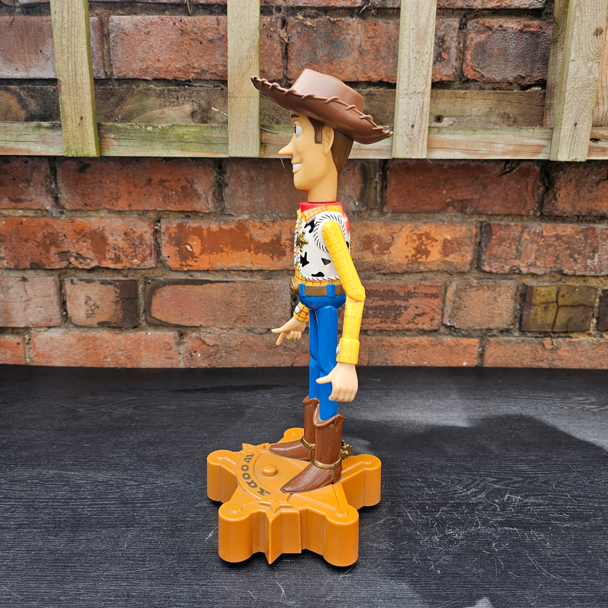 1999 Thinkway Disney Pixar Toy Story 2 Woody Talkin’ room guard