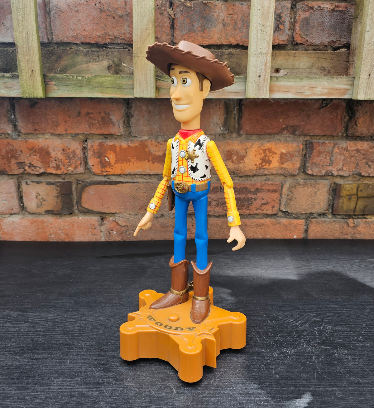 1999 Thinkway Disney Pixar Toy Story 2 Woody Talkin’ room guard