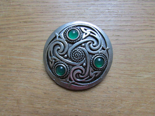 Vintage Celtic pewter knotwork brooch with green agate cabochon detail