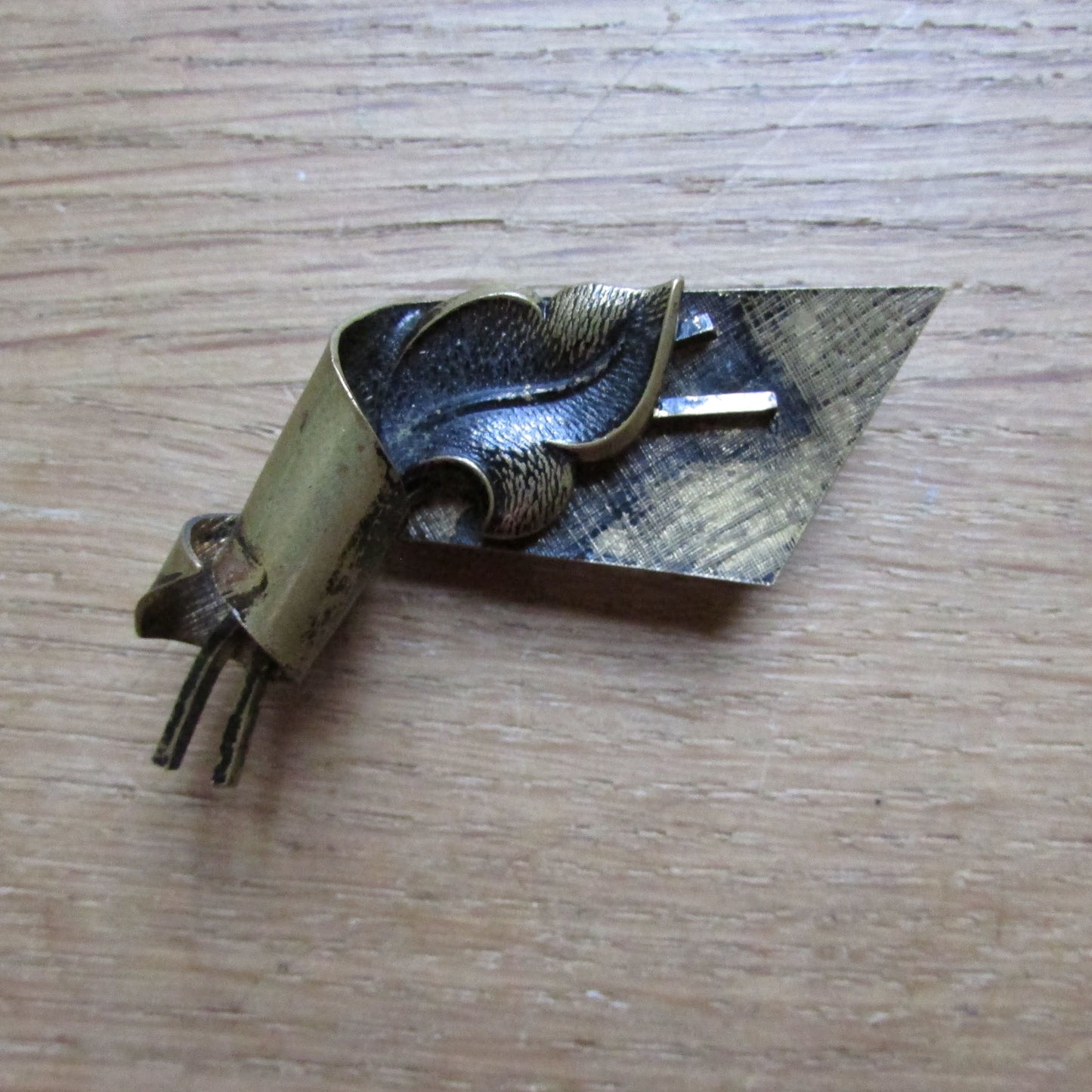 1950s/60s German rolled gold scroll leaf brooch