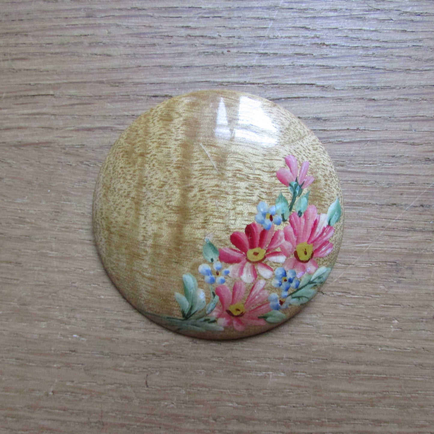 1960s/70s hand-painted Oregon Myrtlewood souvenir brooch