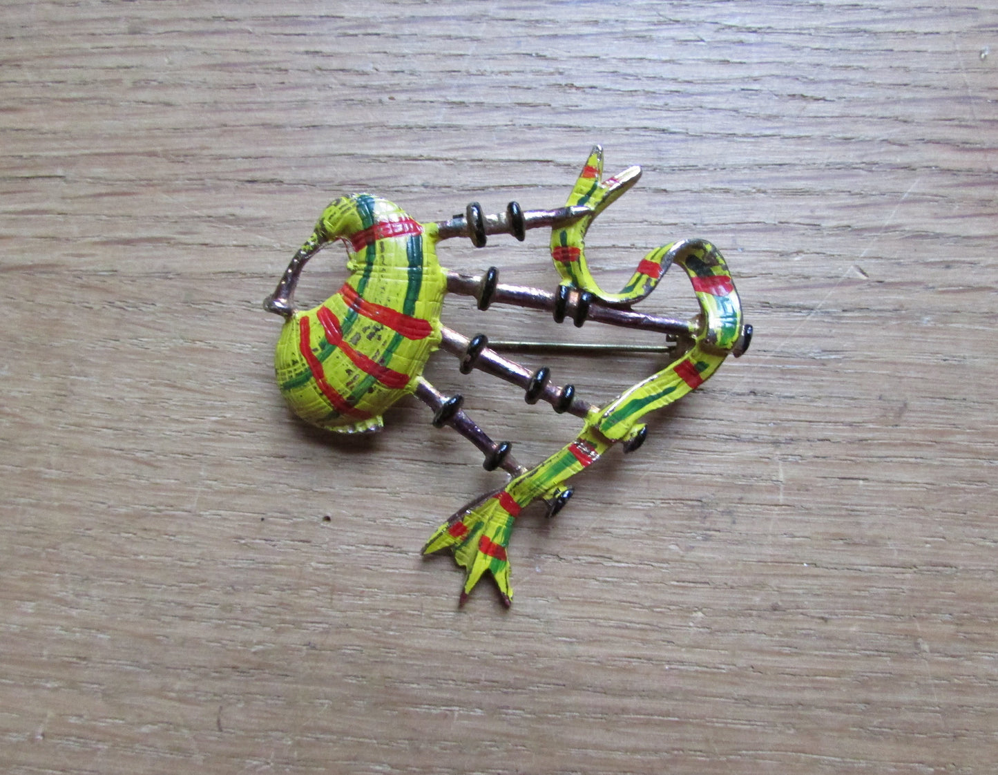 1950s hand-painted yellow tartan Scottish bagpipes brooch.