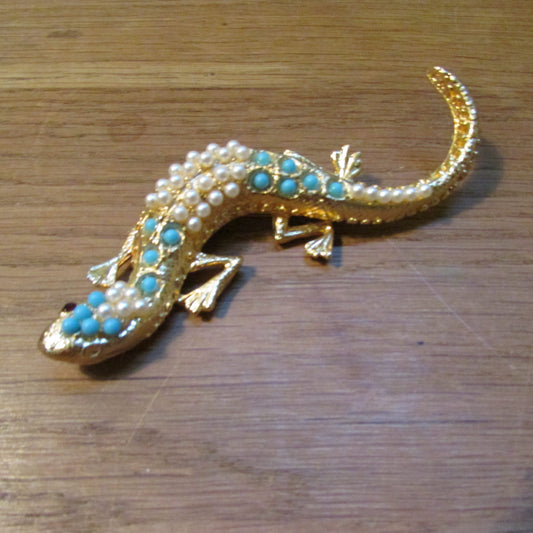 1980s large gold-tone gecko/lizard brooch with faux pearl & turquoise bead detail