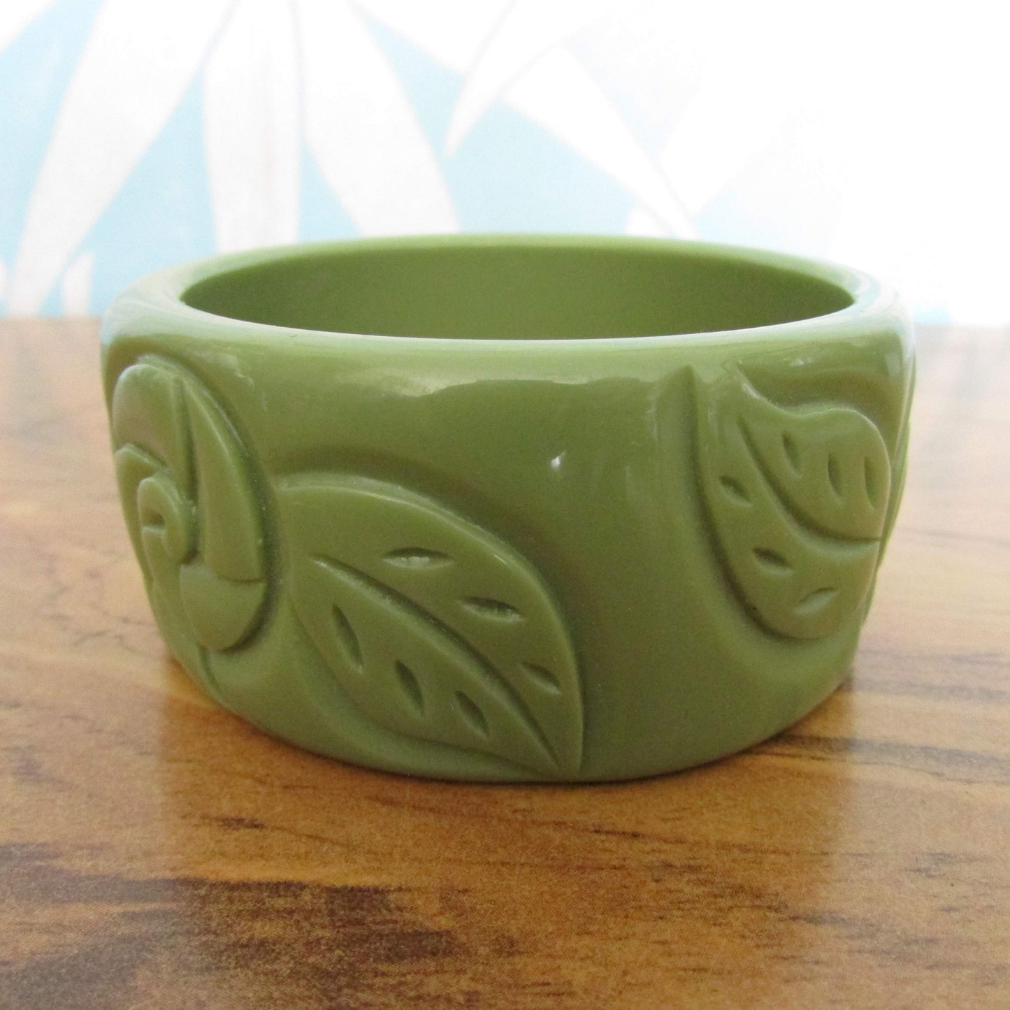 Vintage olive green carved floral leaf moulded plastic bangle
