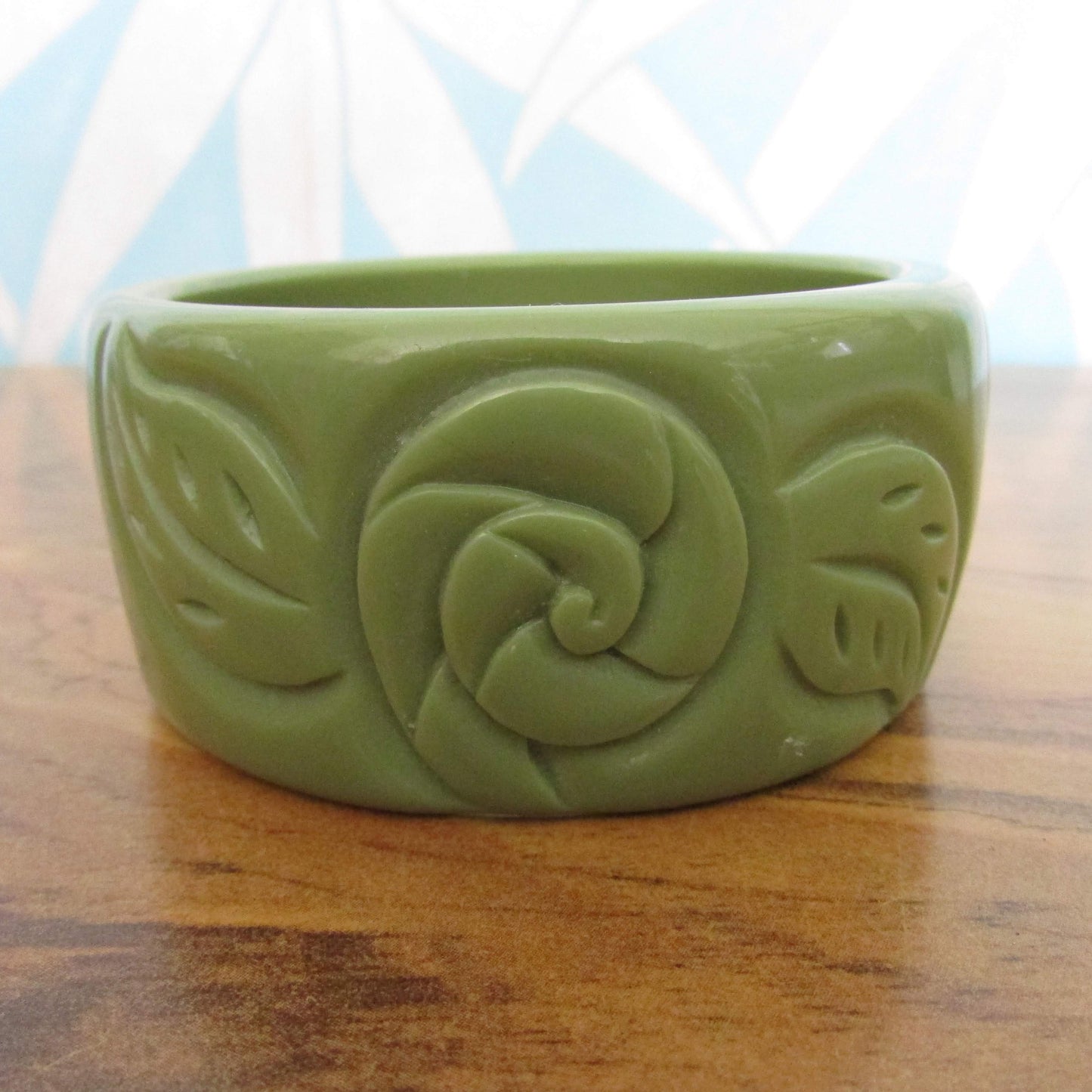Vintage olive green carved floral leaf moulded plastic bangle