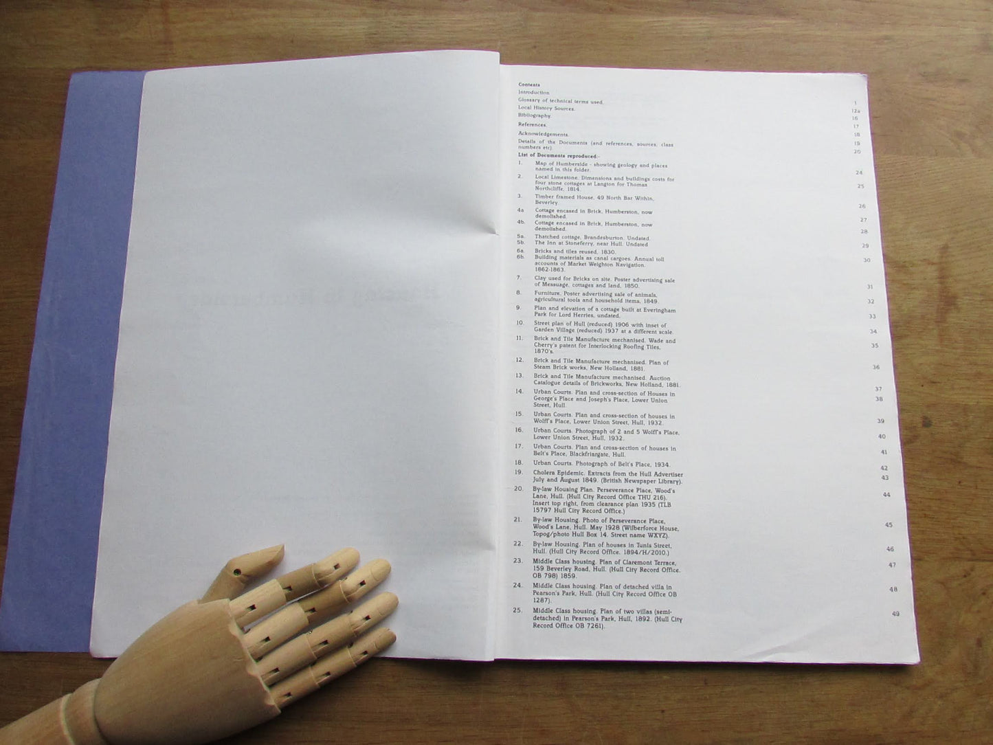 Assorted 1980s Humberside College of Education Local History Archives information books