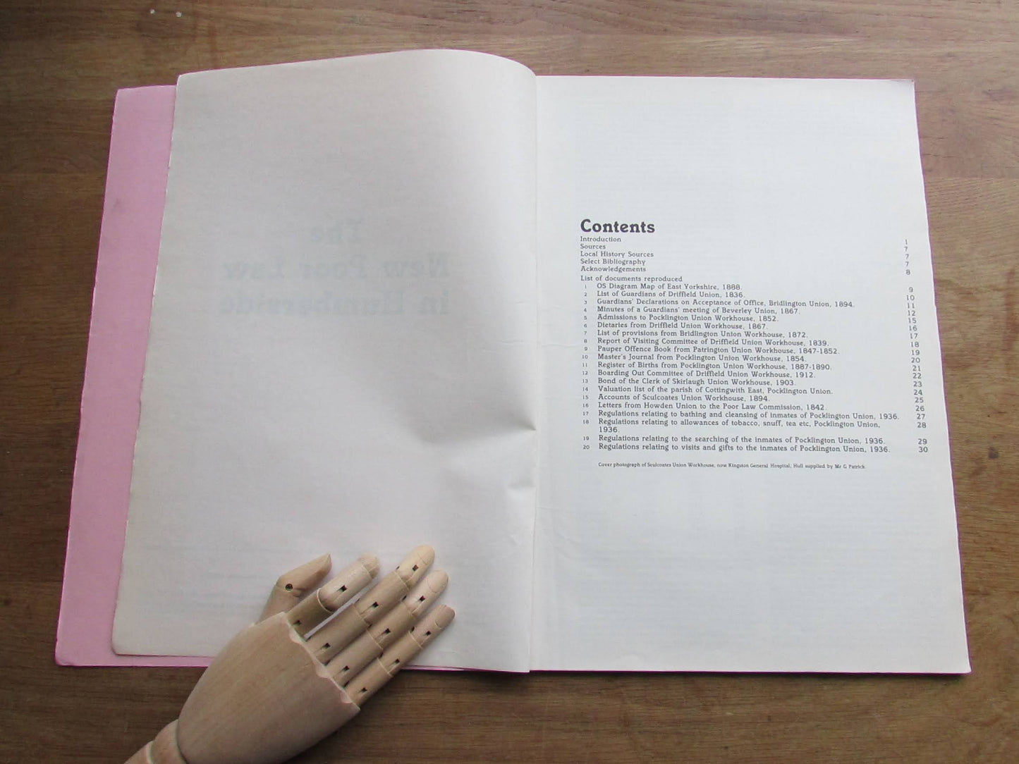 Assorted 1980s Humberside College of Education Local History Archives information books