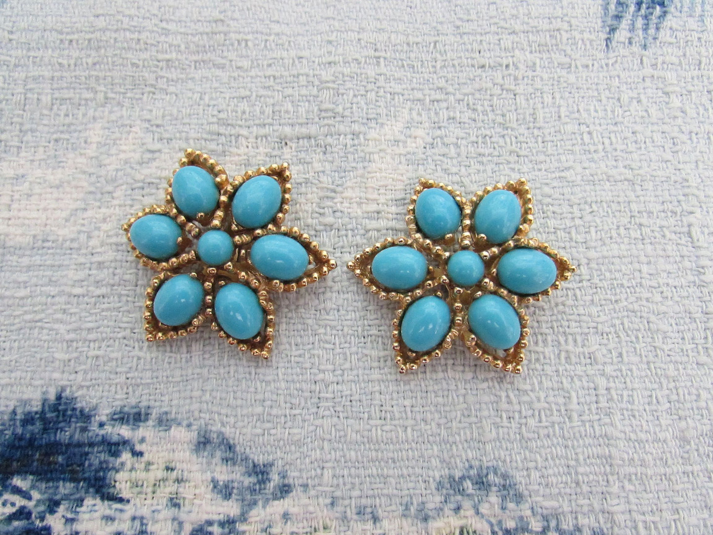 Large vintage gold-tone & turquoise plastic cabochon flower clip-on earrings
