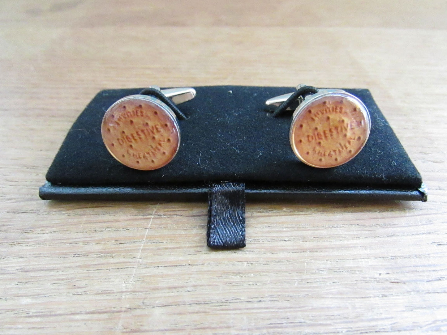 Novelty silver-tone 'Digestive biscuit' cufflinks, boxed