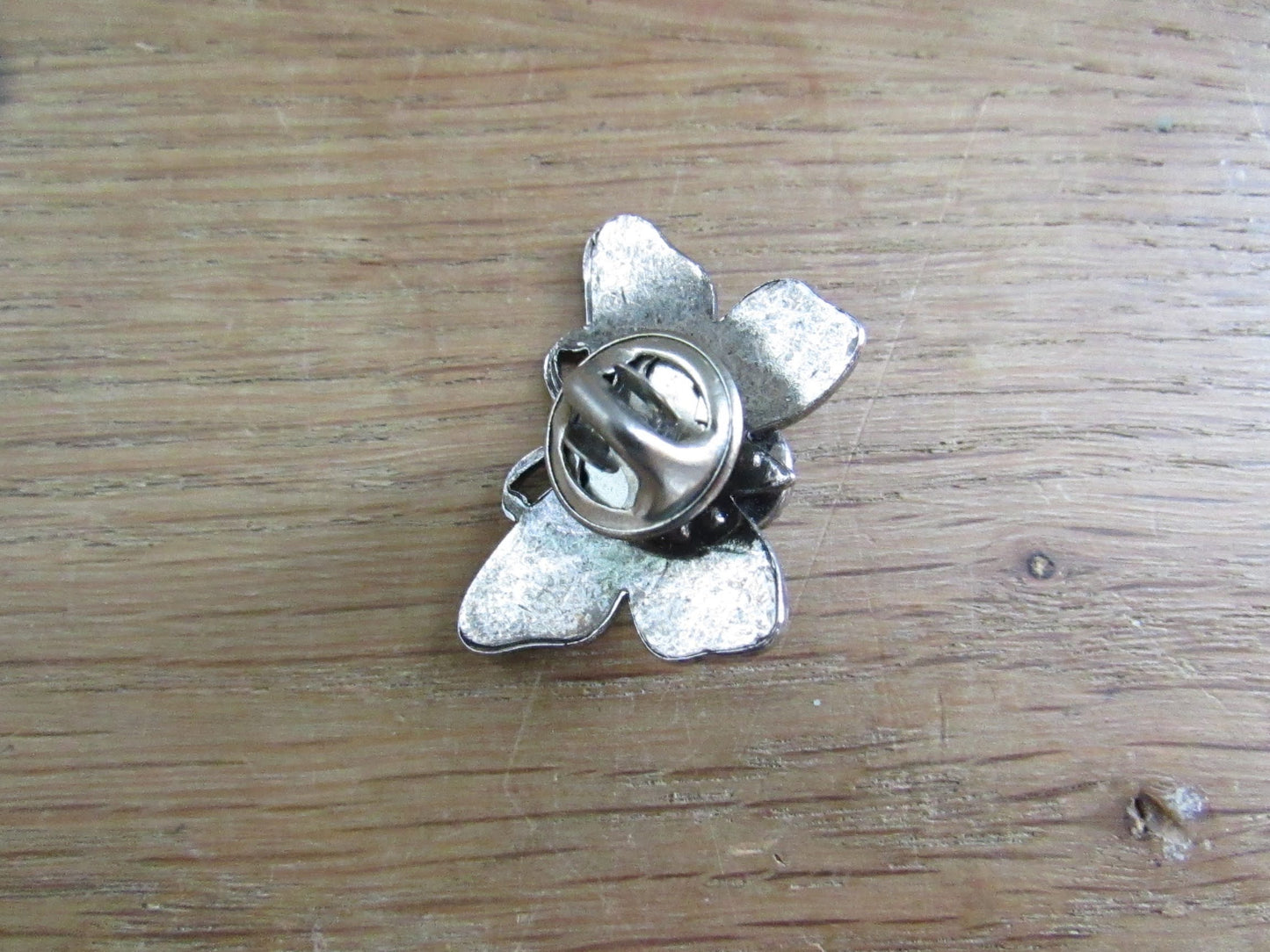 Vintage silver-tone butterfly brooch with Millefiori cabochon detail