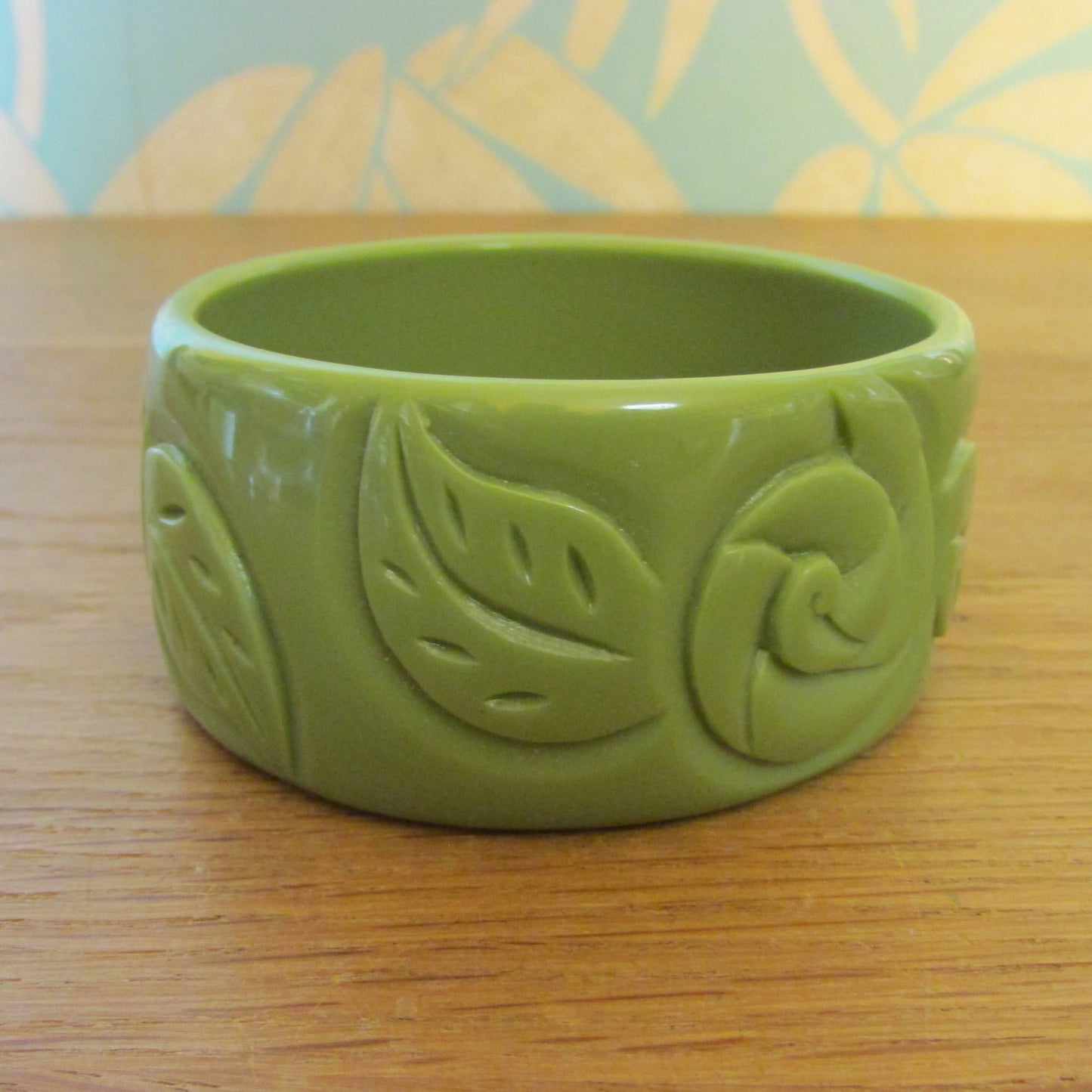 Vintage olive green carved floral leaf moulded plastic bangle