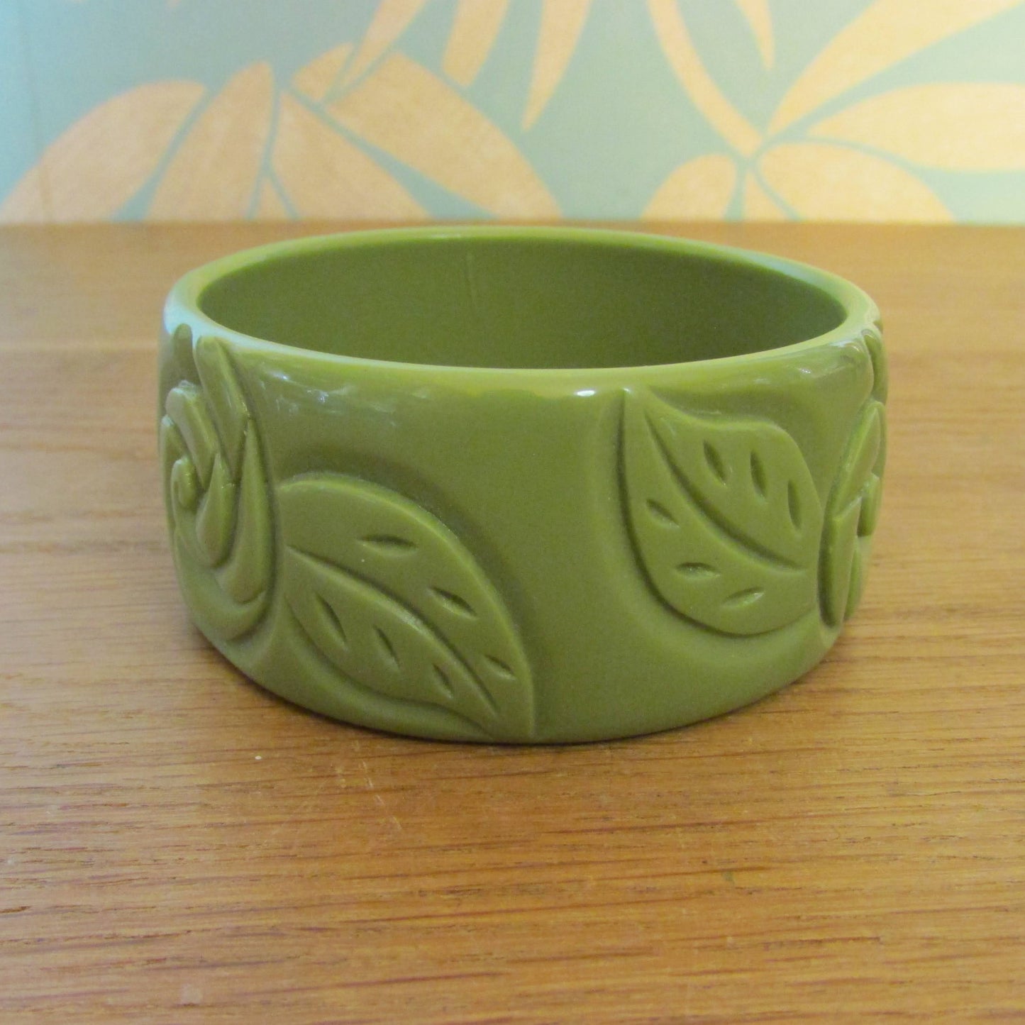 Vintage olive green carved floral leaf moulded plastic bangle