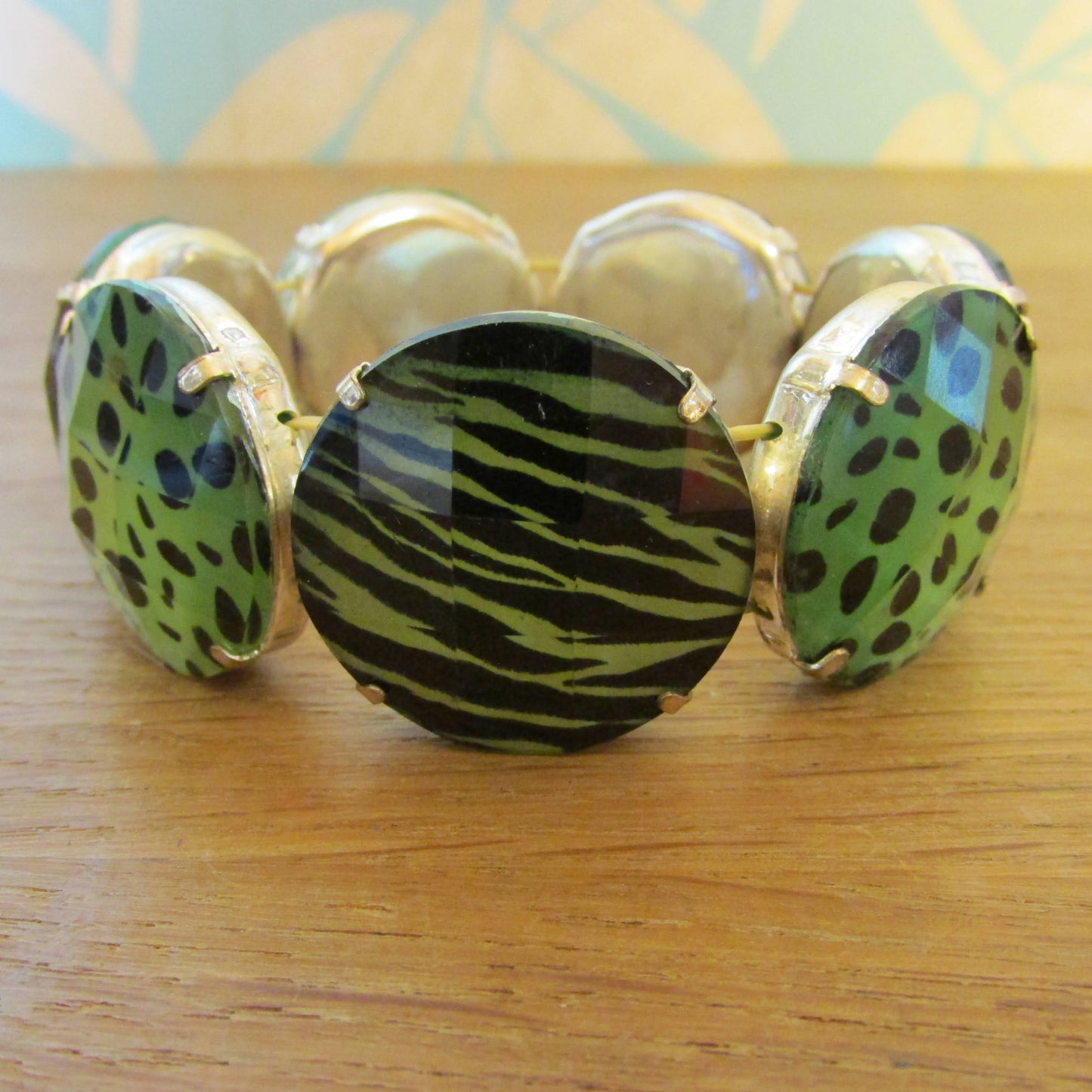 1980s/90s green animal print acrylic plastic disc stretch bracelet