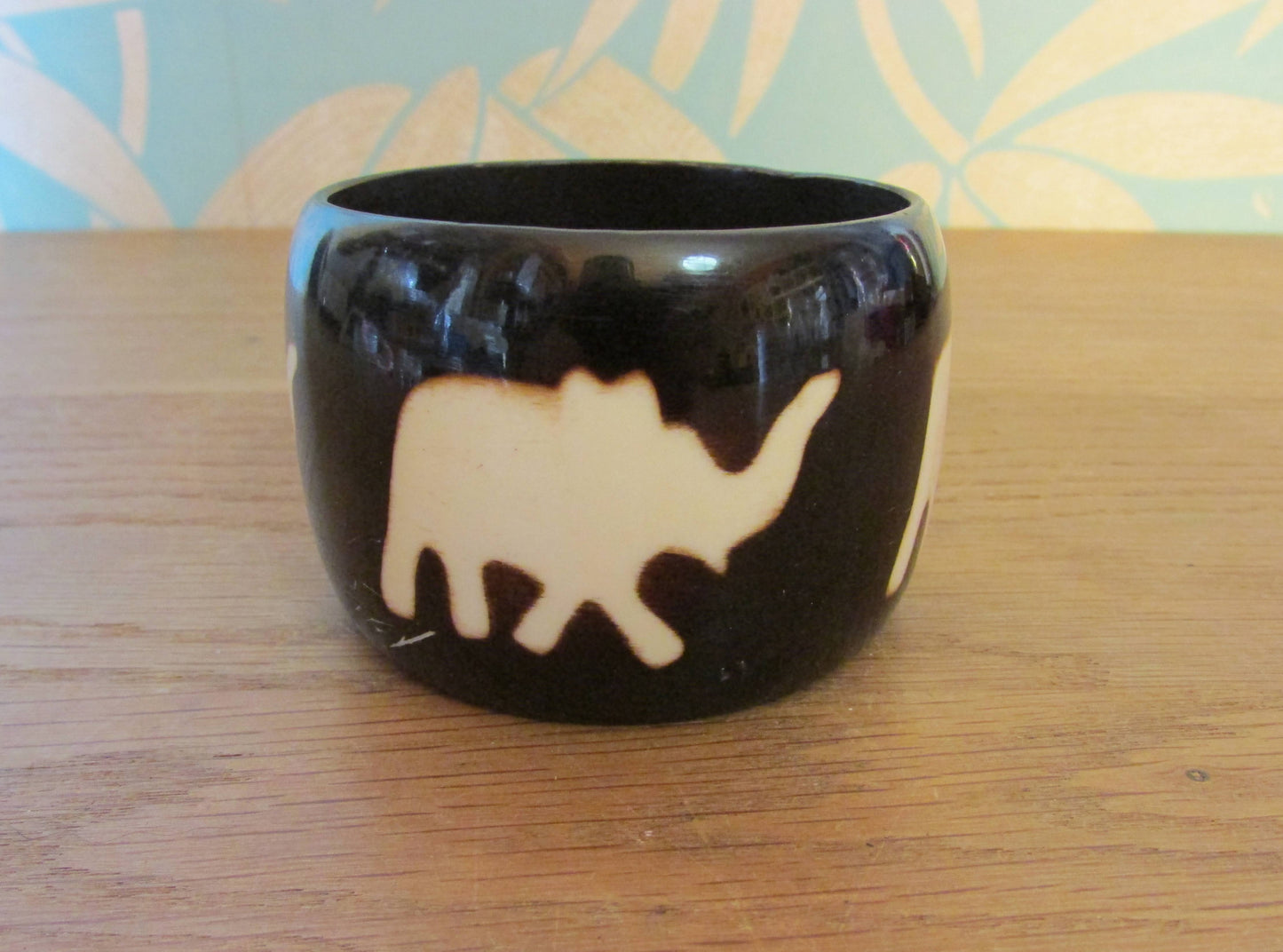 Vintage wide resin bangle with contrast elephant motif