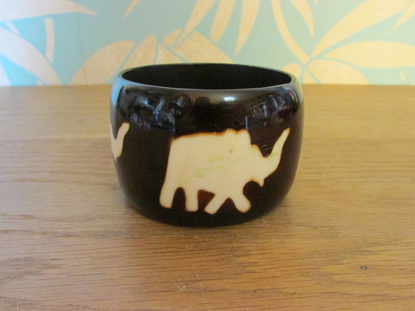 Vintage wide resin bangle with contrast elephant motif