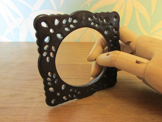 Vintage square resin/plastic cutwork 'flat' bangle