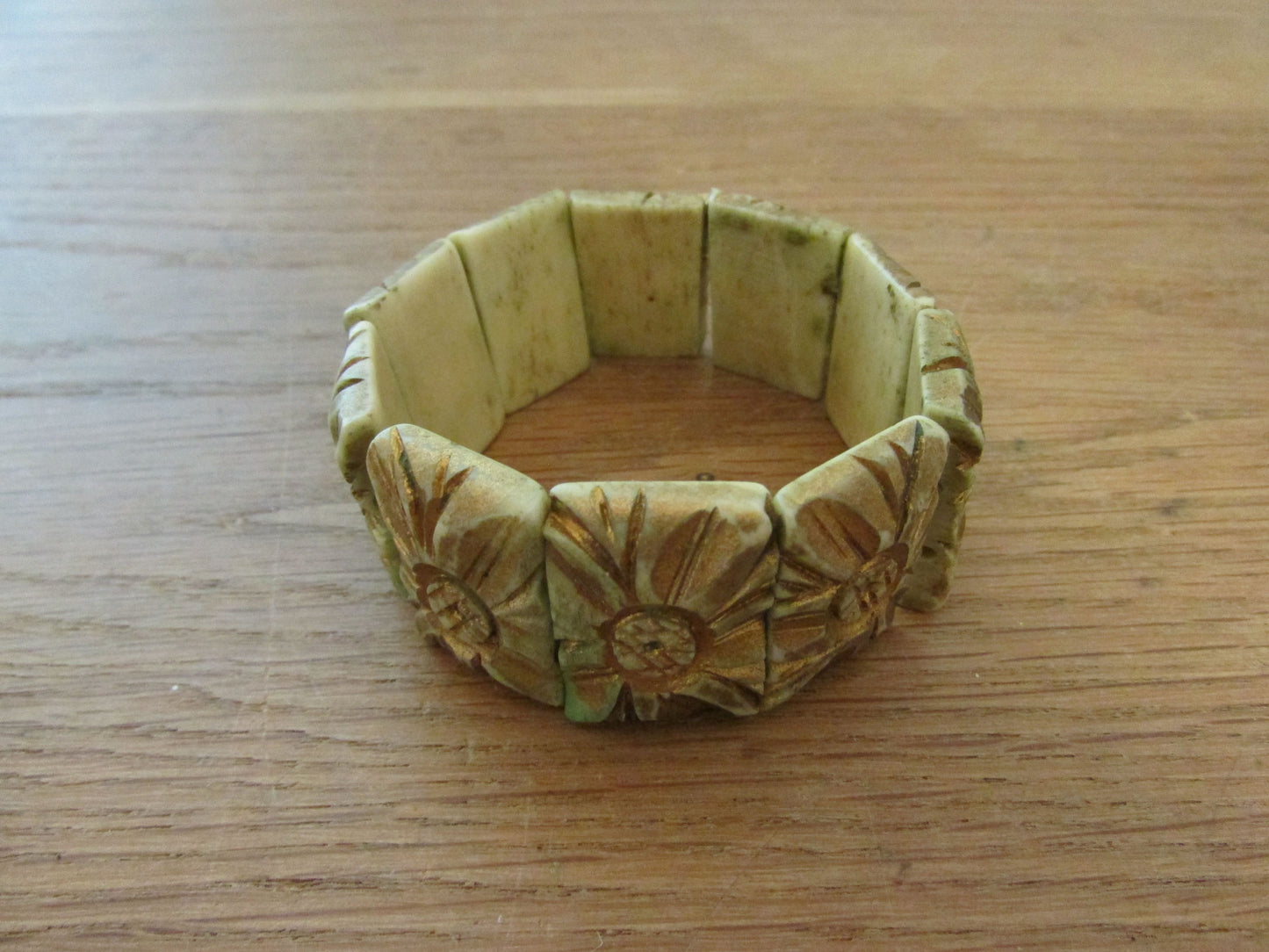 Vintage square medallion-stone bone link elasticated bracelet with gold relief surface