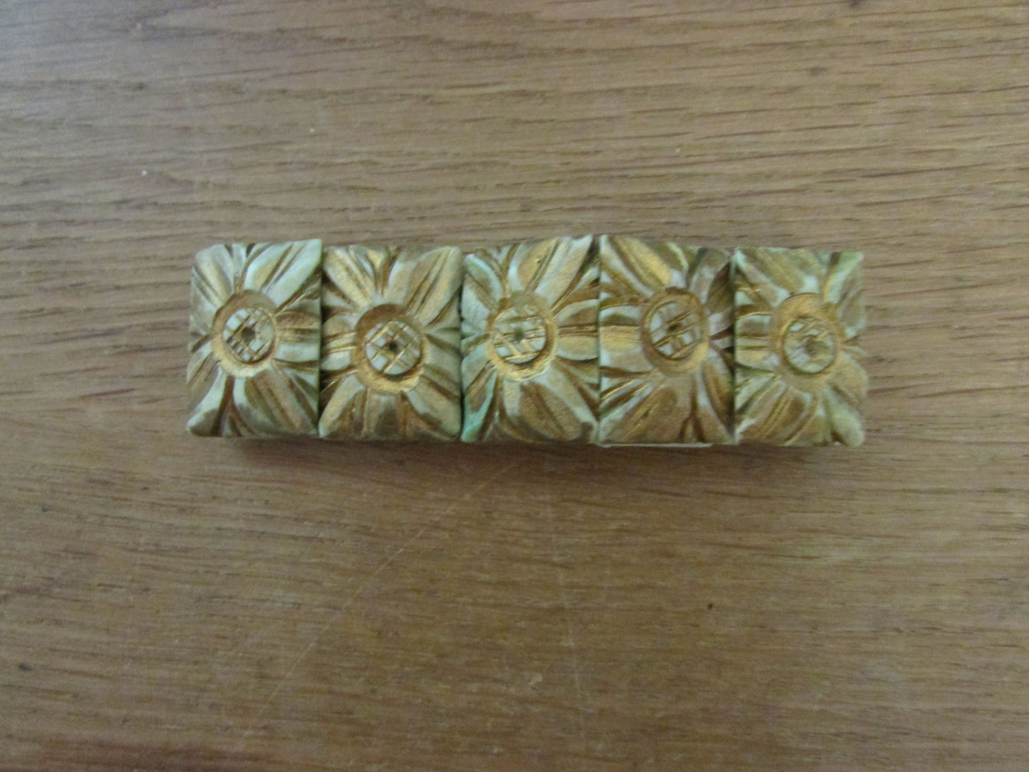 Vintage square medallion-stone bone link elasticated bracelet with gold relief surface