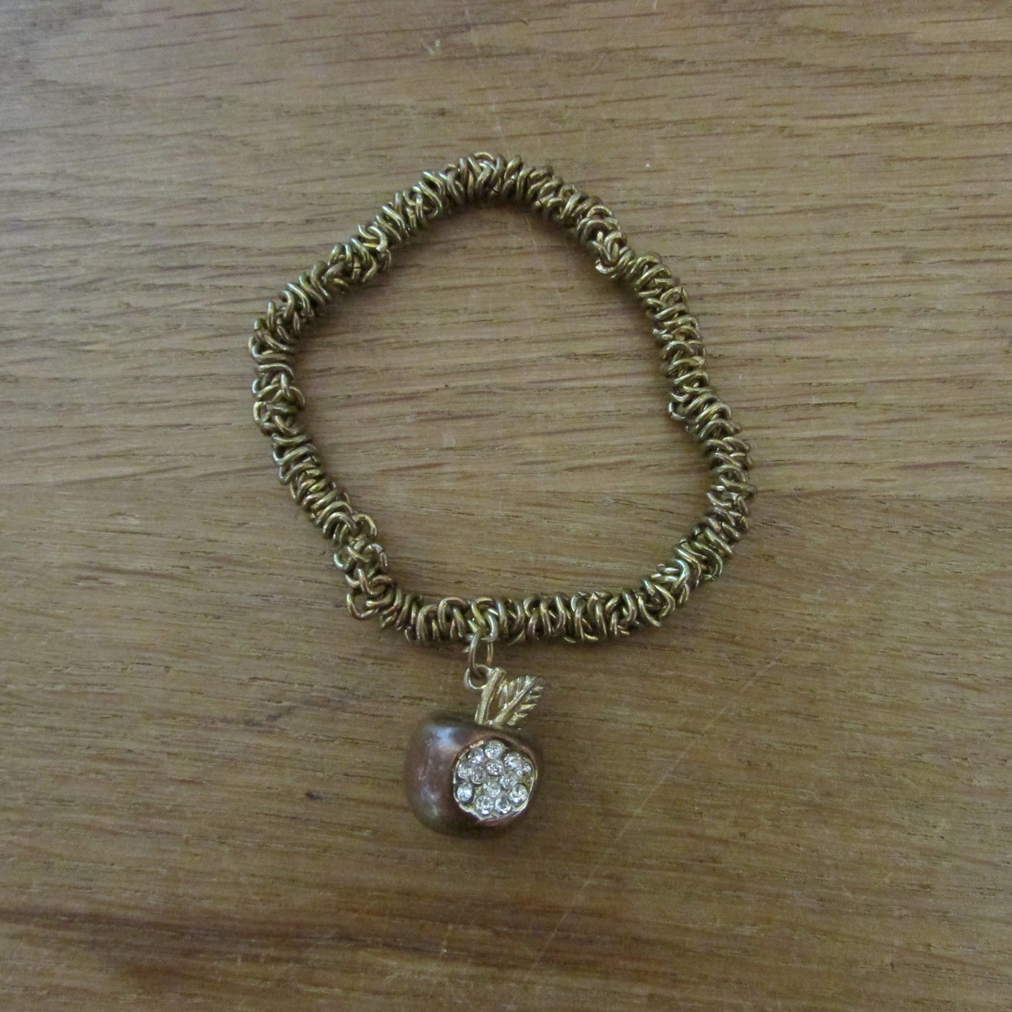 Vintage gold-tone elasticated chain bracelet with gold-tone & diamanté apple charm