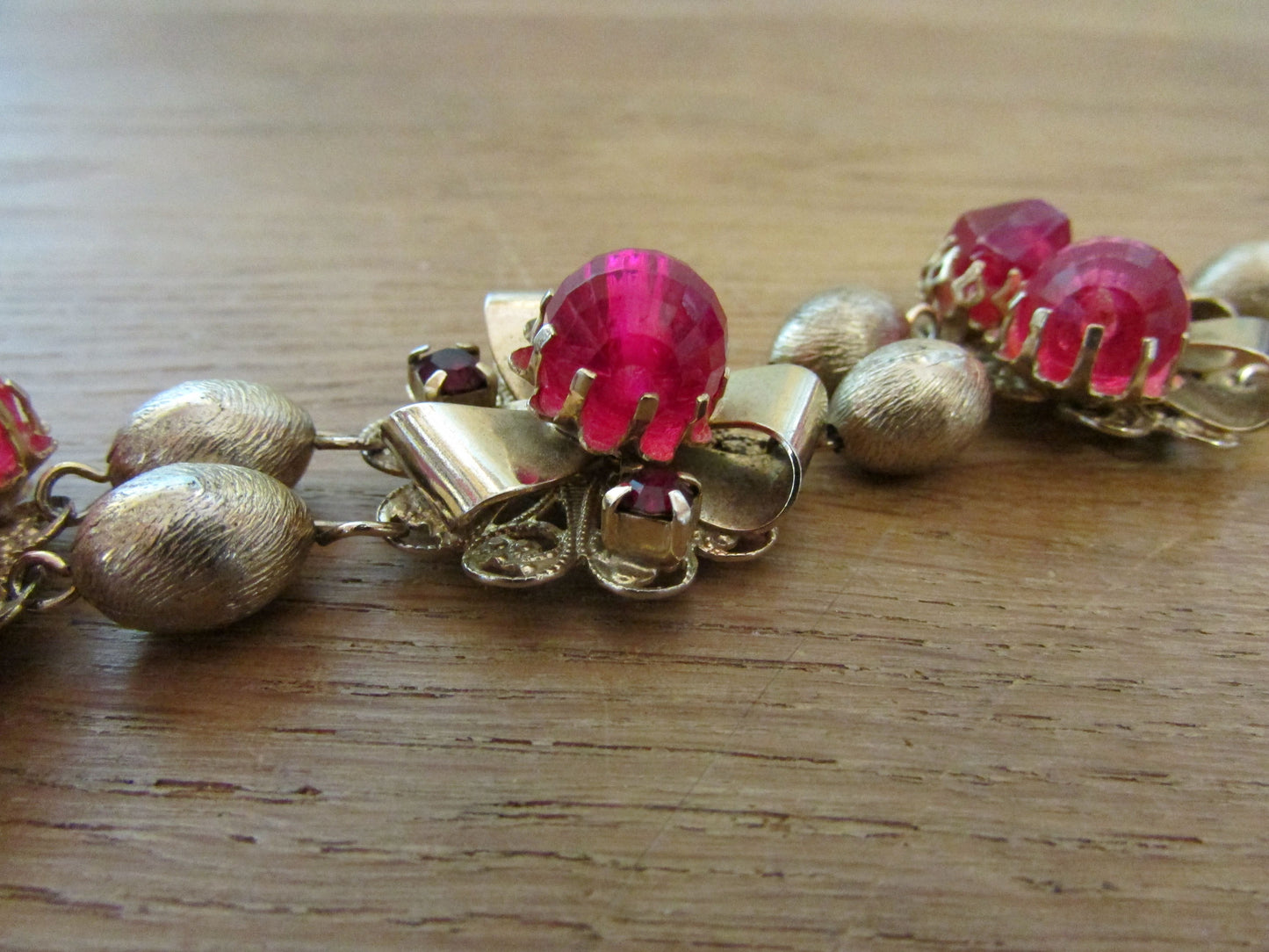 1950s gold-tone & bead bracelet with ruby red and pink faceted beads