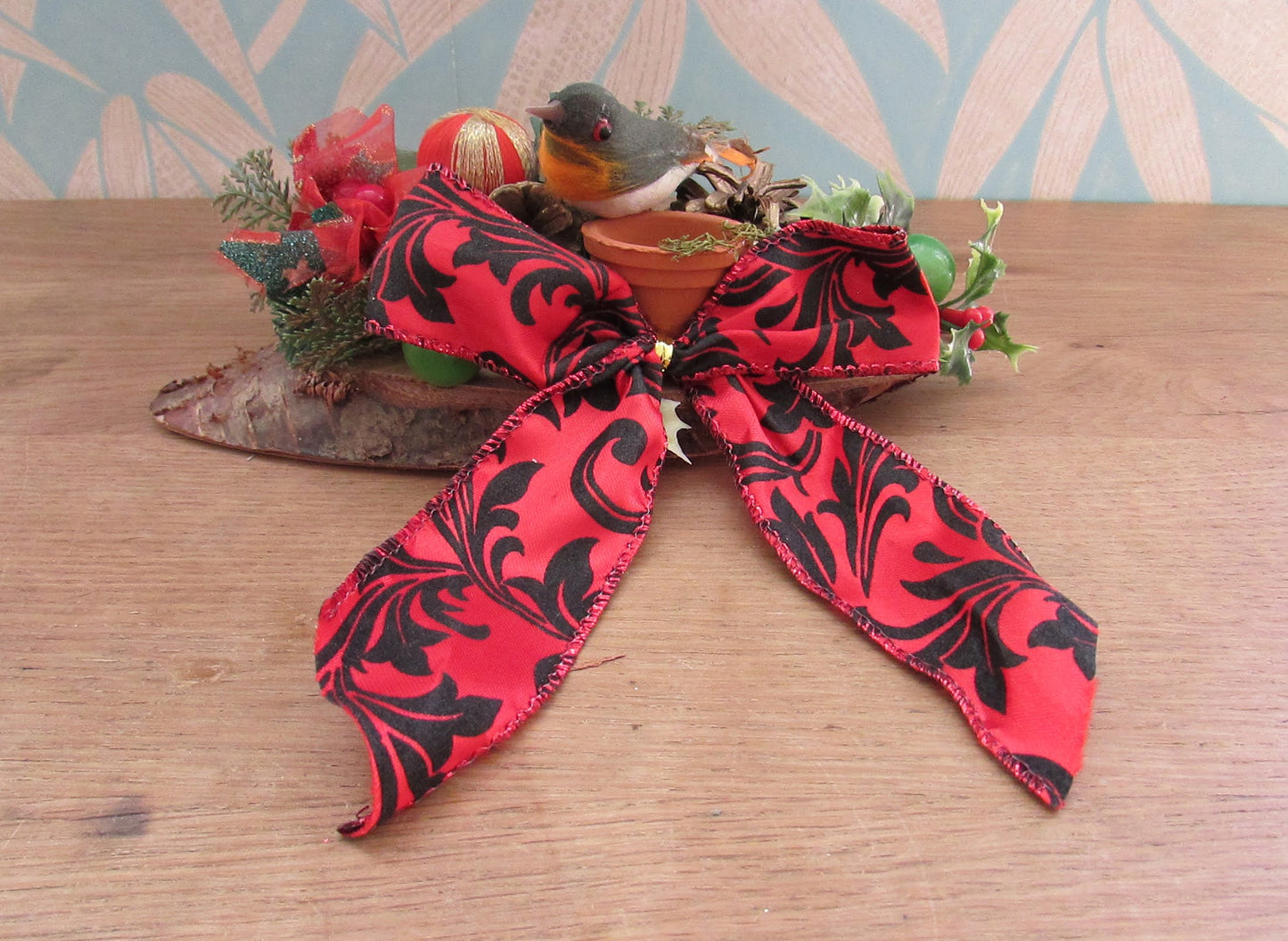 Vintage handmade Christmas candle centrepiece with robin and bow