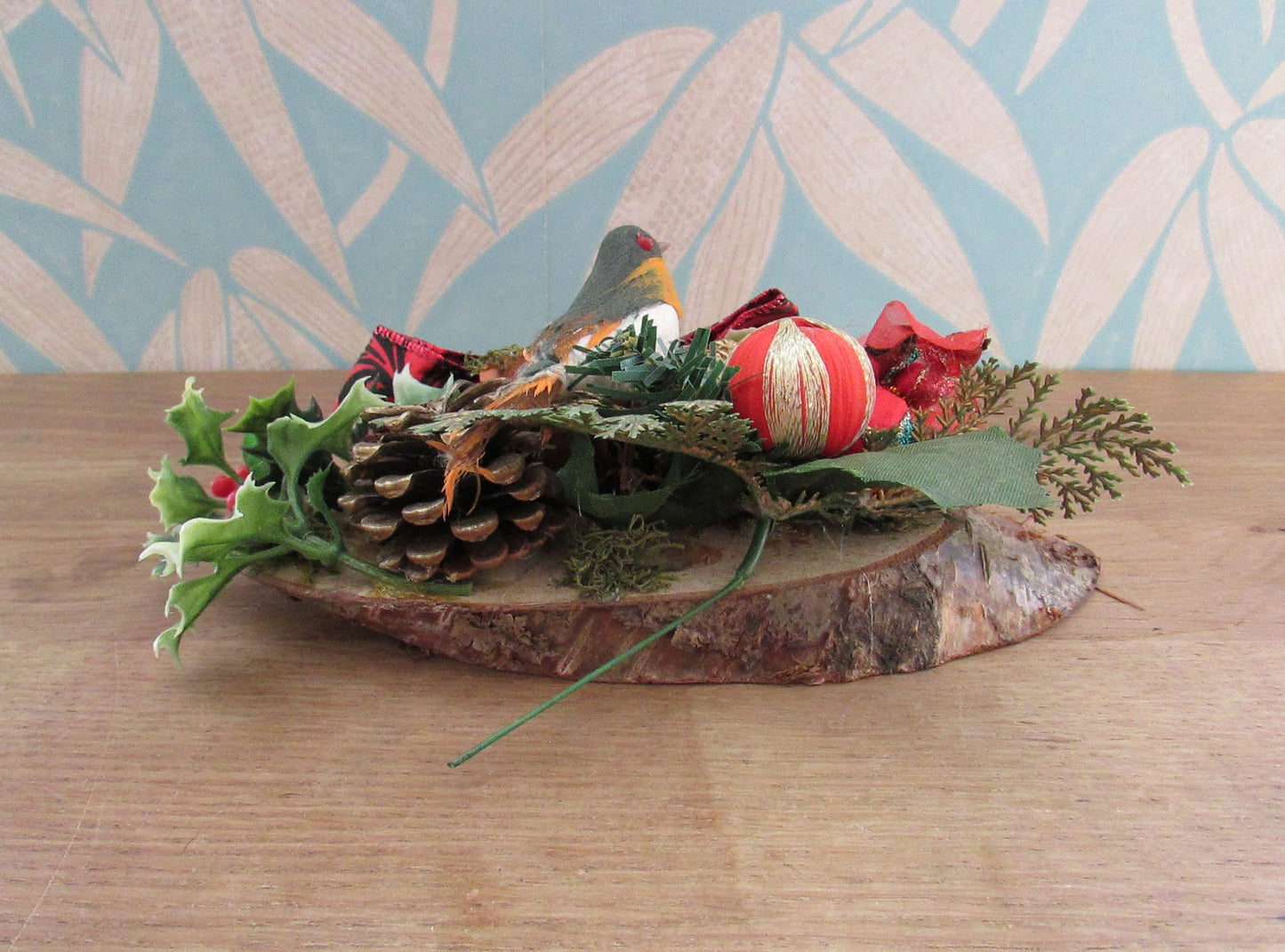 Vintage handmade Christmas candle centrepiece with robin and bow