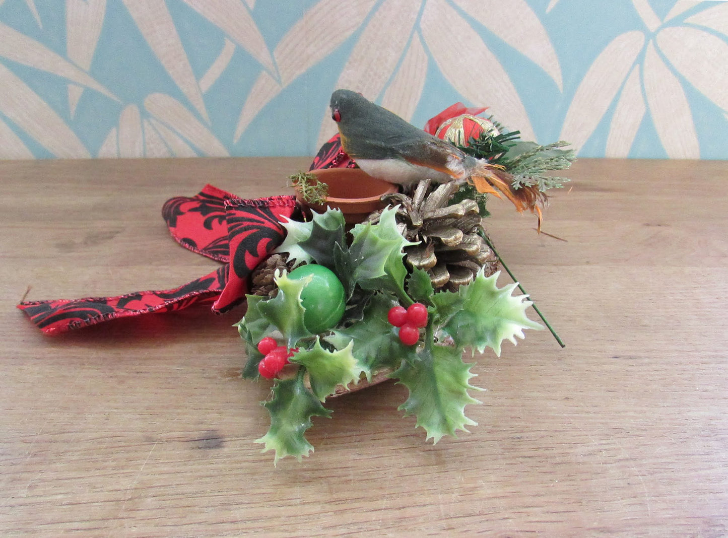 Vintage handmade Christmas candle centrepiece with robin and bow